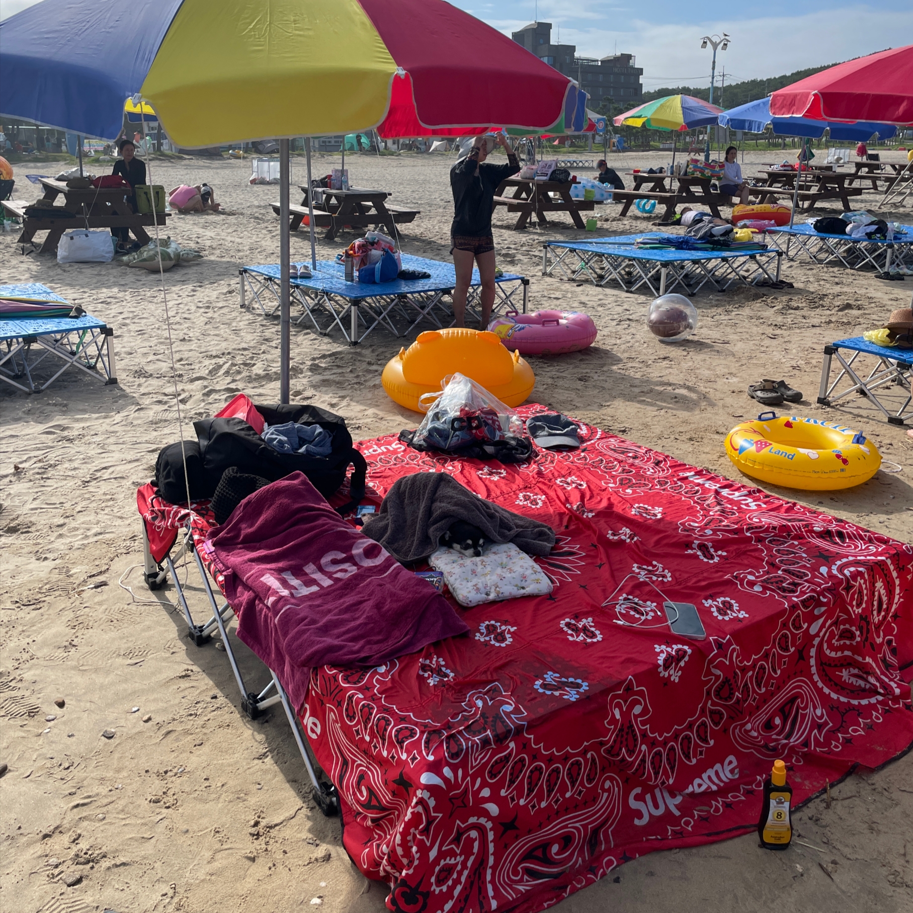 Supreme ENO Islander Nylon Blanket Red - 22SS 착용 스타일