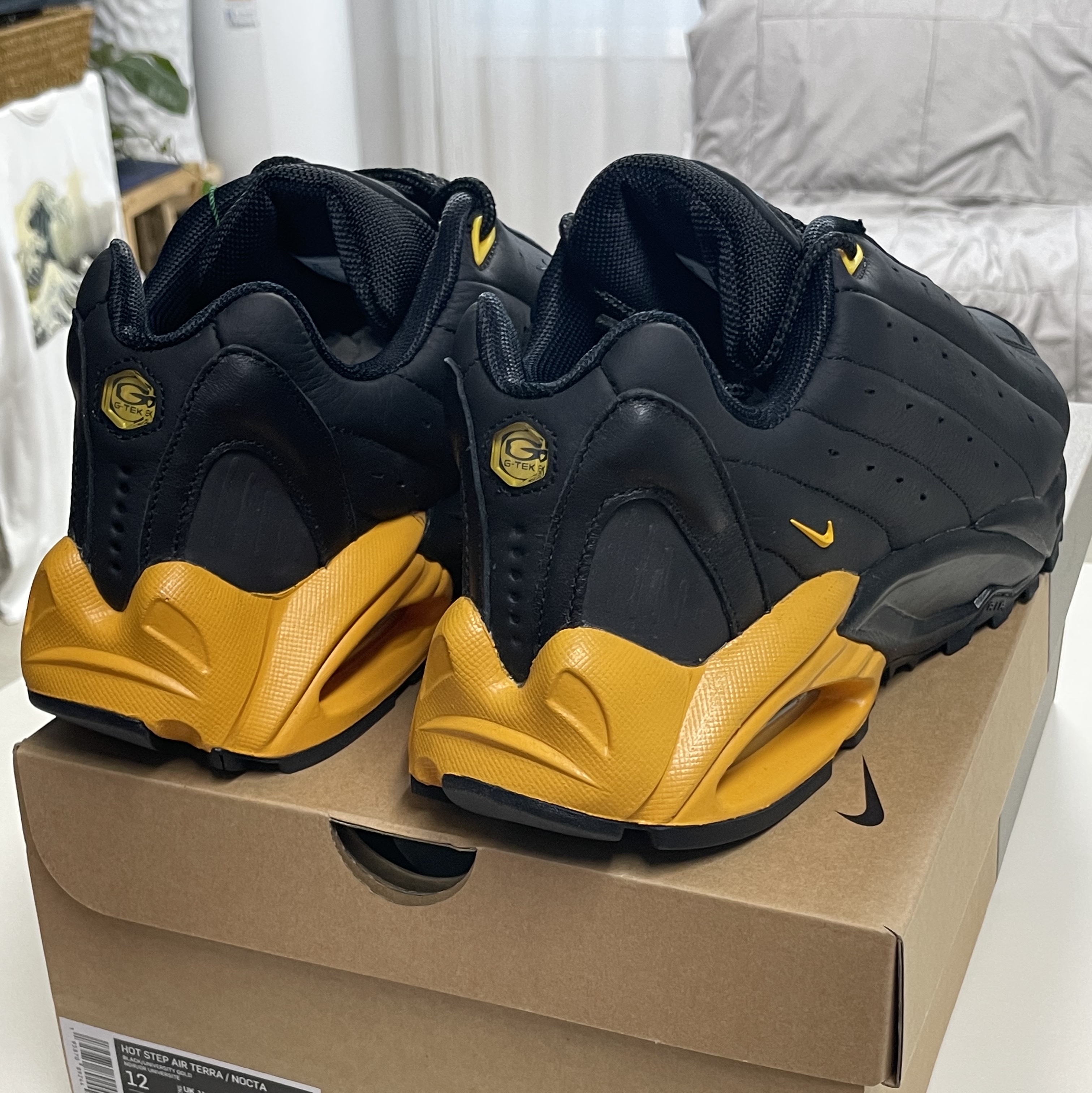 Nike x Drake Nocta Hot Step Air Terra Black and Yellow 착용 스타일 - 1