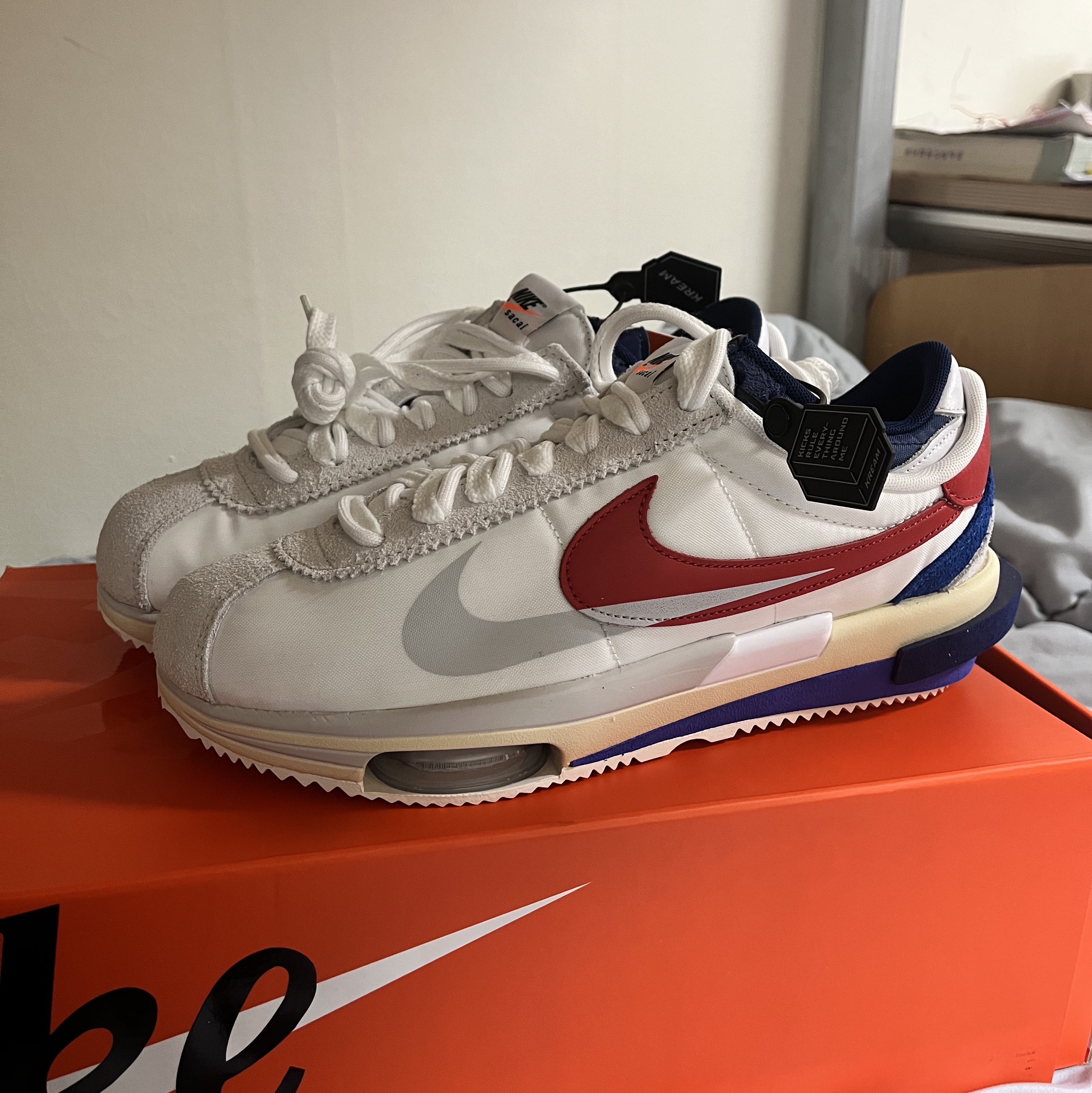 Nike x Sacai Zoom Cortez SP White and University Red 착용 스타일