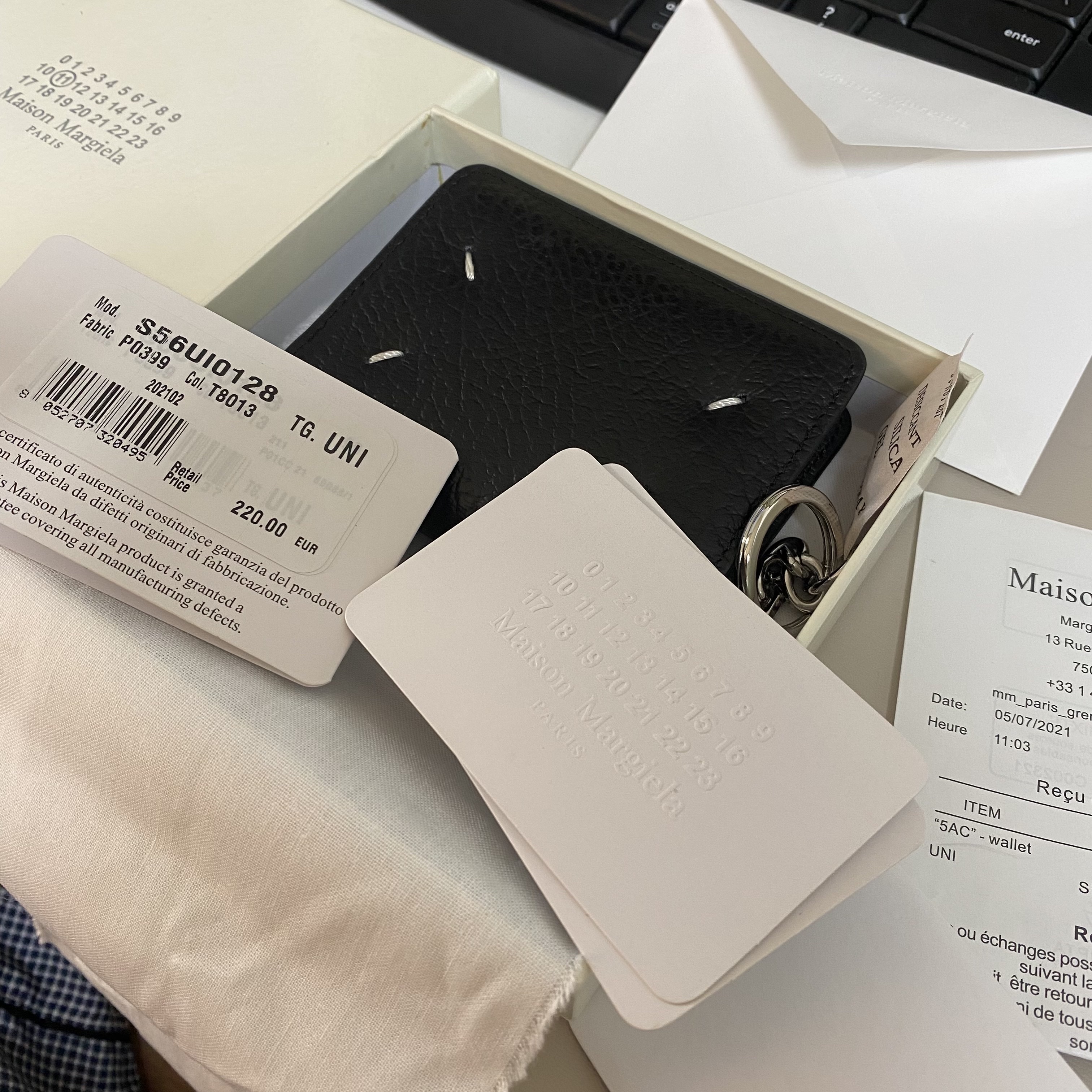 Maison Margiela Keyring Wallet Black 착용 스타일