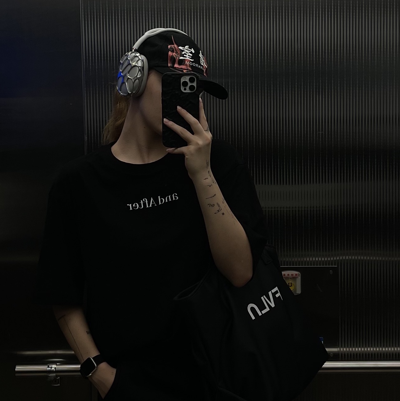 Darkr8m Studio x Surin White Logo Cap Black, Test Artifact Era Max 001 Chrome 착용 스타일
