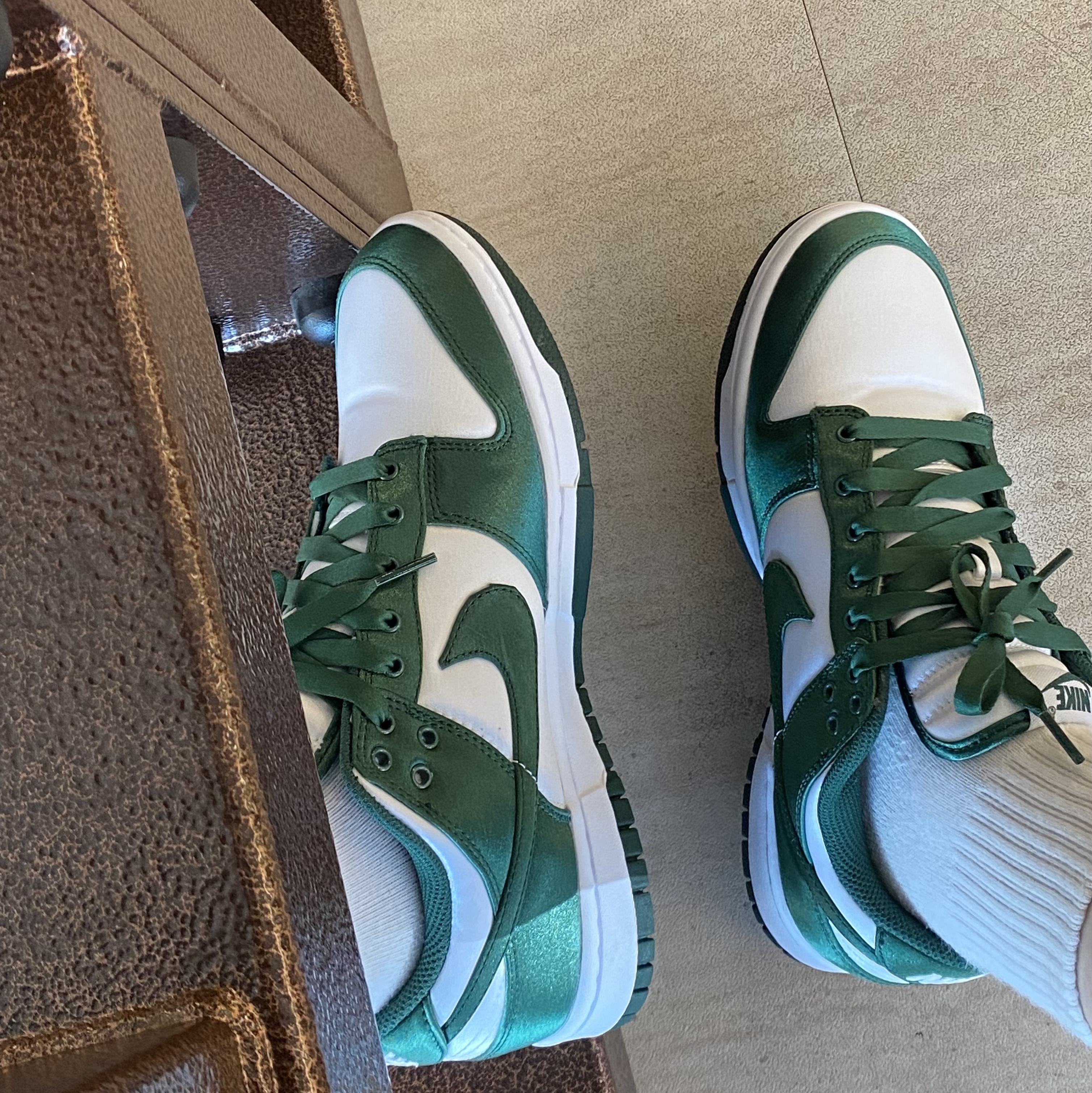 (W) Nike Dunk Low White Team Green 착용 스타일