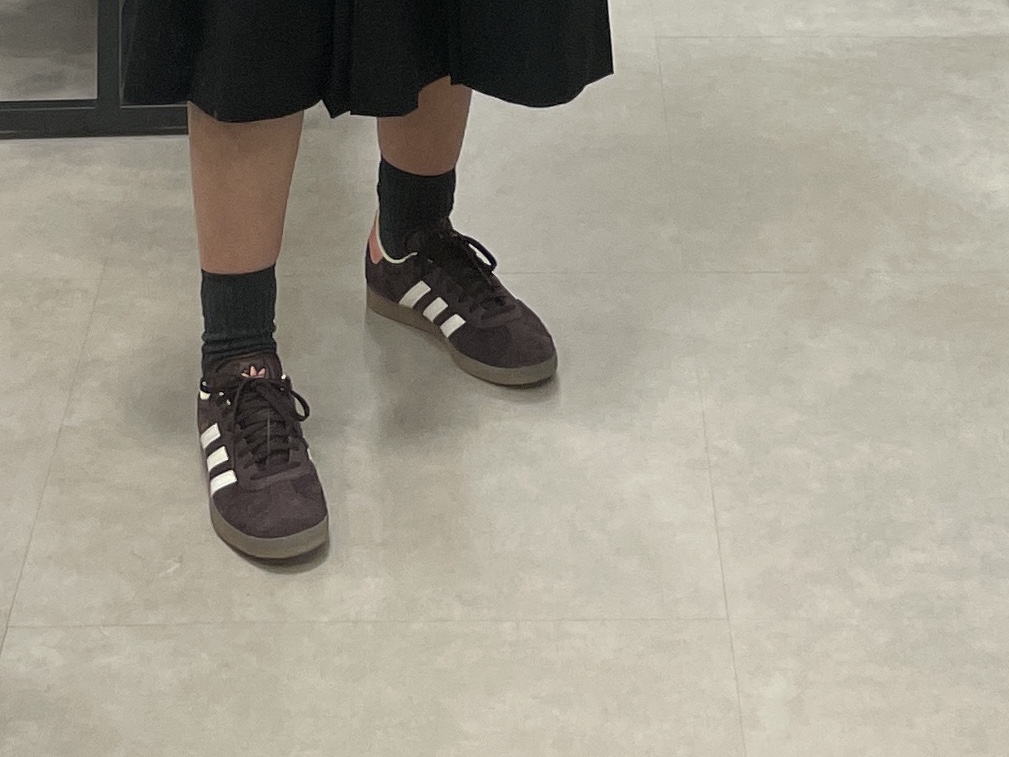 (W) Adidas Gazelle Shadow Brown 착용 스타일