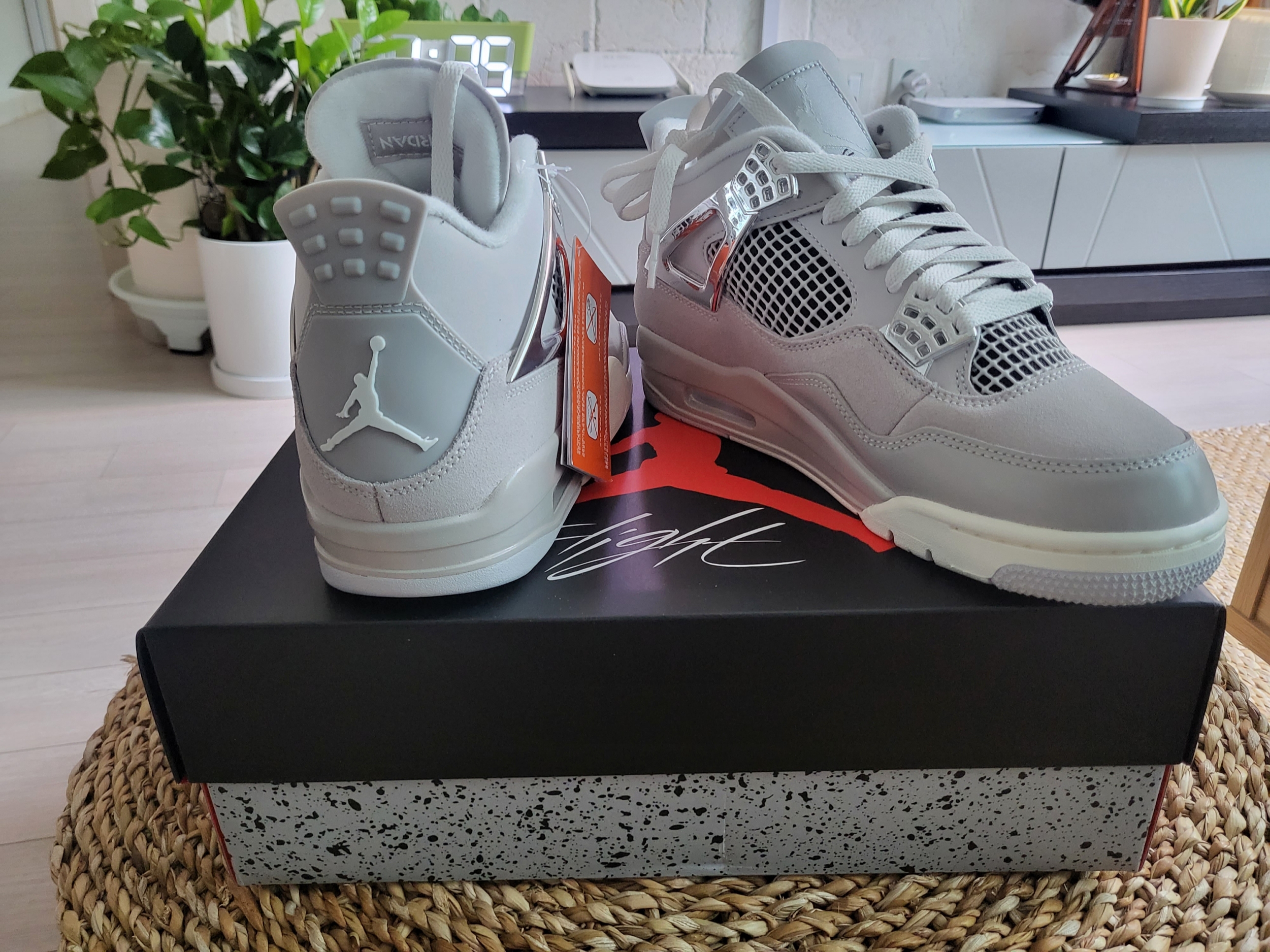 (W) Jordan 4 Retro Frozen Moments 착용 스타일 - 3