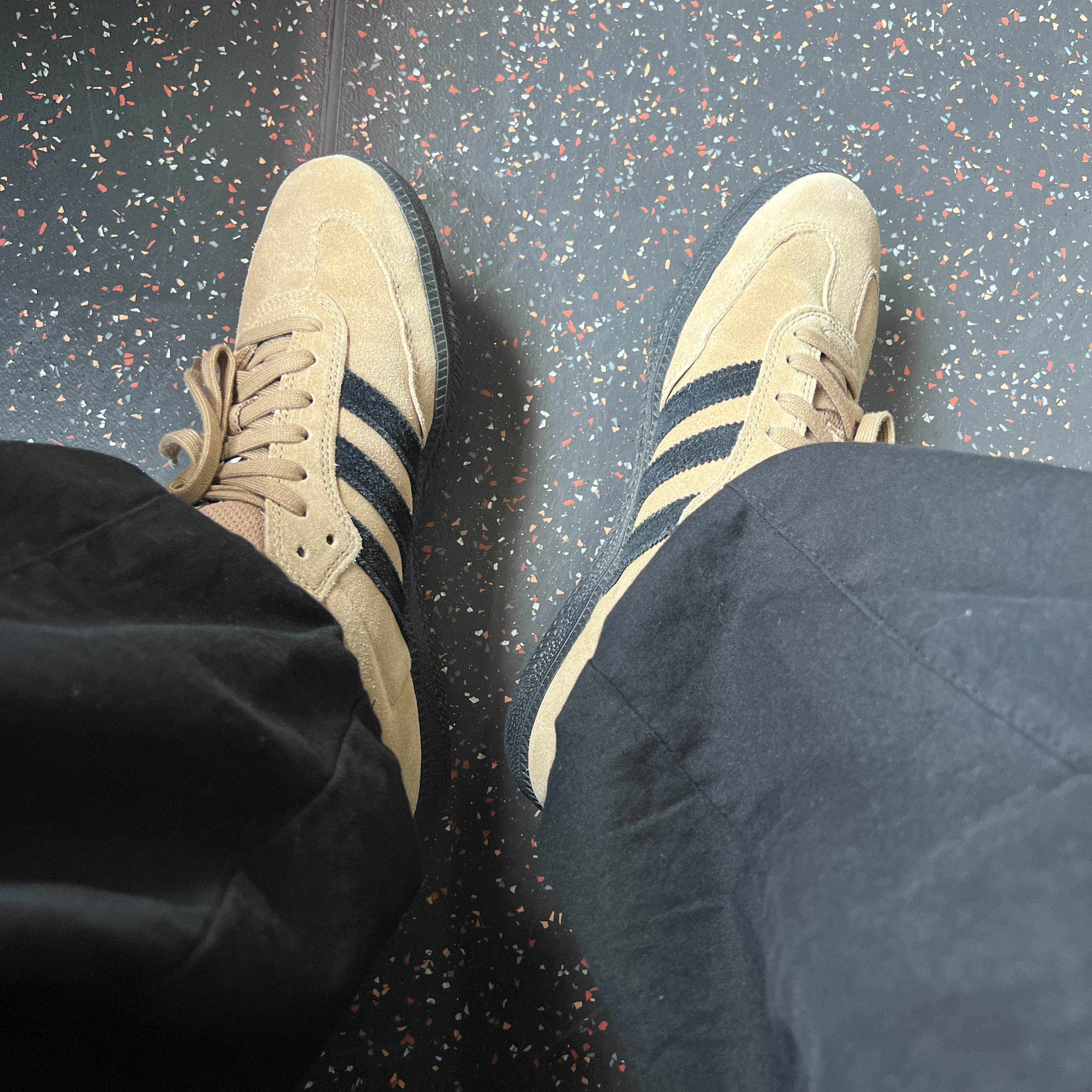Adidas Samba ADV Cardboard 착용 스타일 - 2