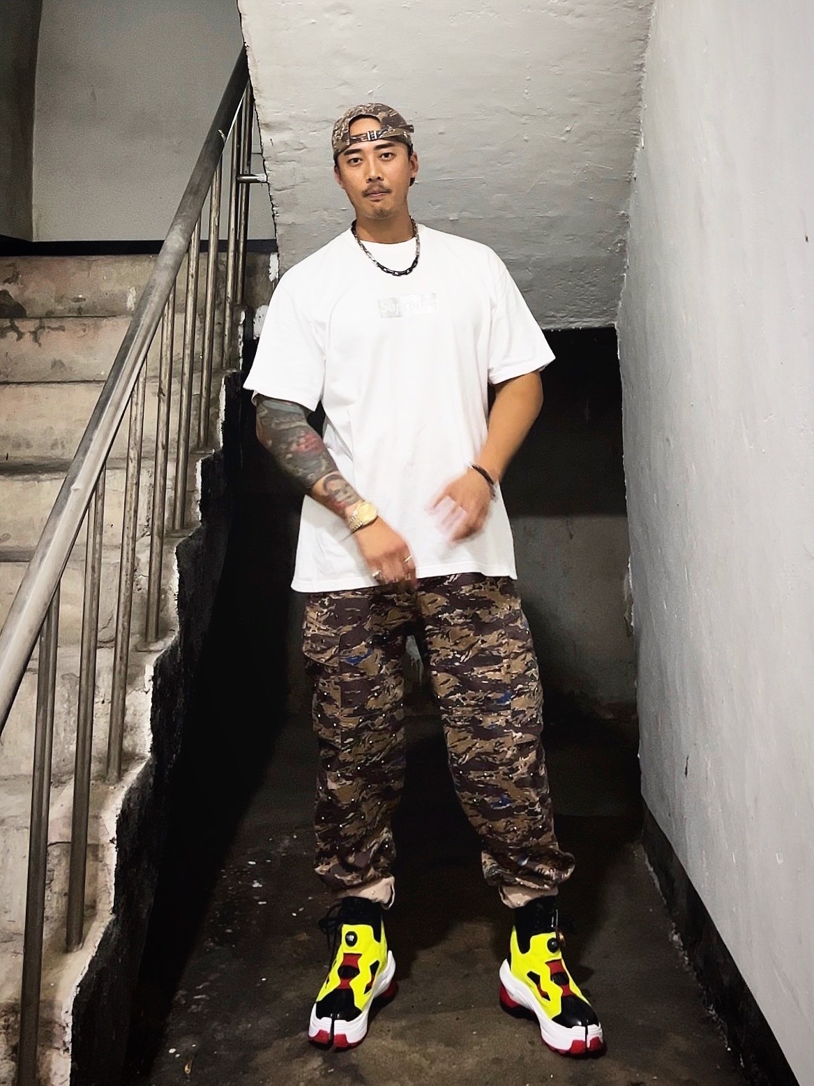 Supreme x Undercover Studded 6-Panel Brown Camo - 23SS, Supreme x Undercover Studded Cargo Pant Brown - 23SS 착용 스타일 - 2