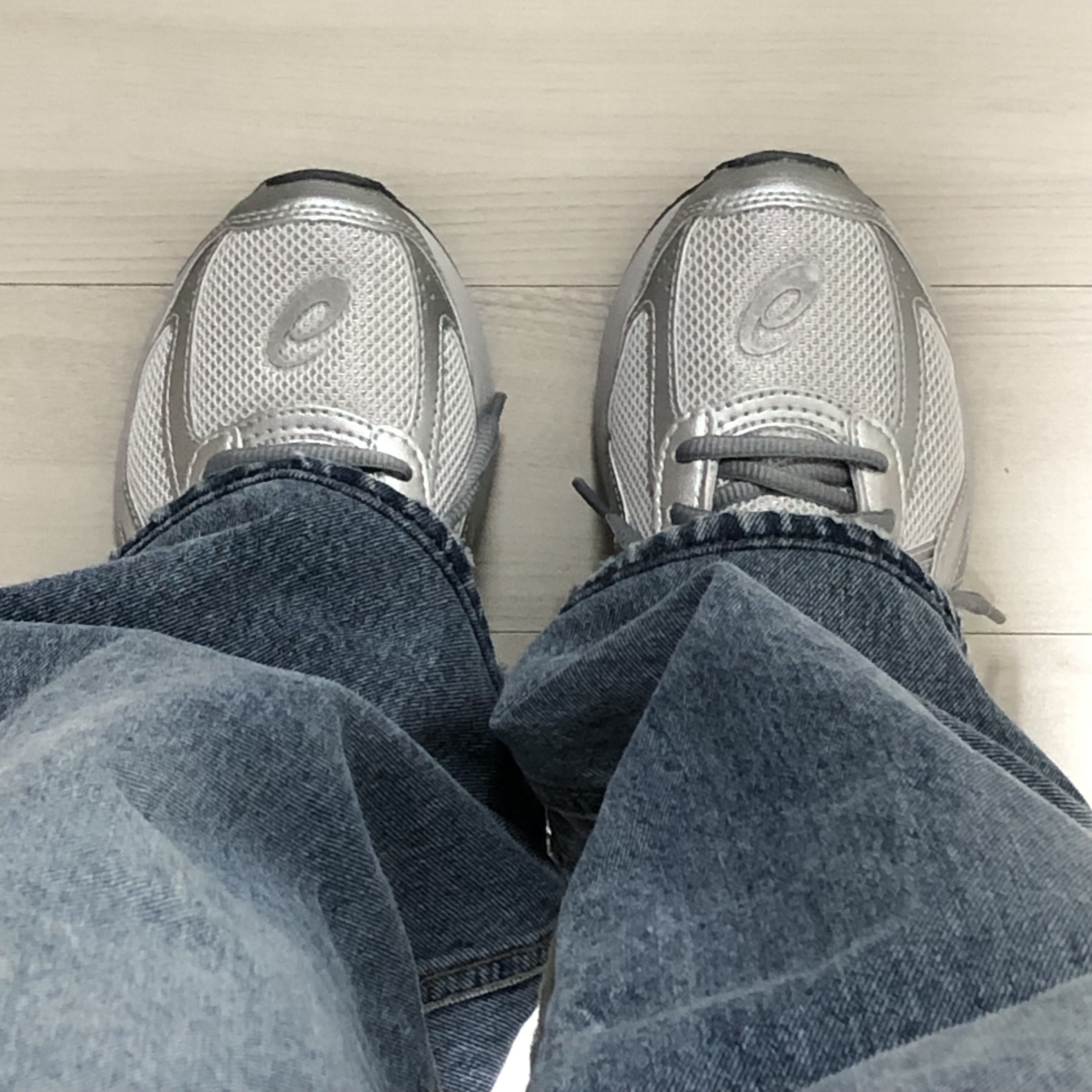 Asics Jog 100 S SMU Glacier Grey Pure Silver - 2E Wide 착용 스타일 - 5
