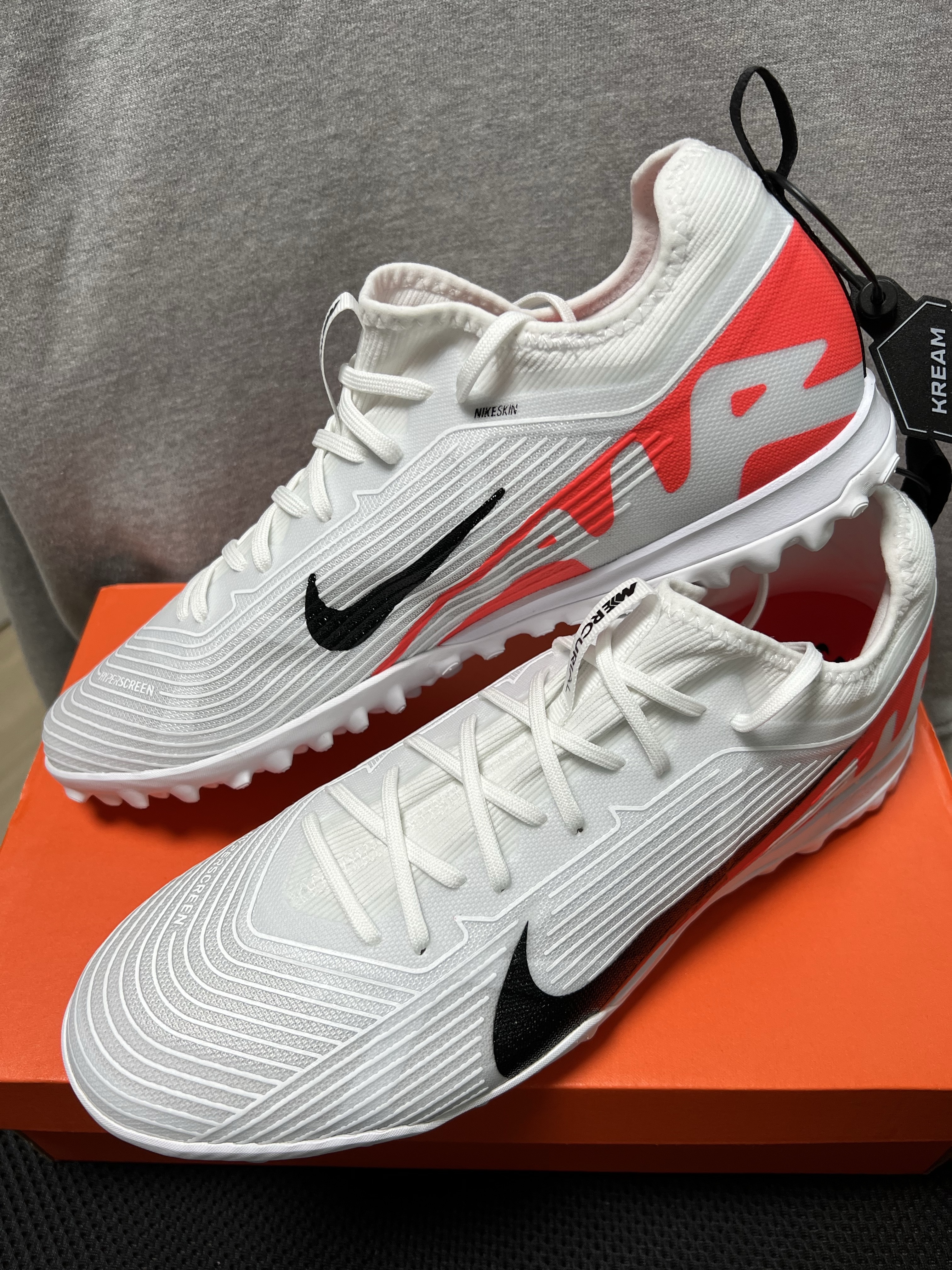 Nike Zoom Mercurial Vapor 15 Pro TF Bright Crimson White 착용 스타일 - 1