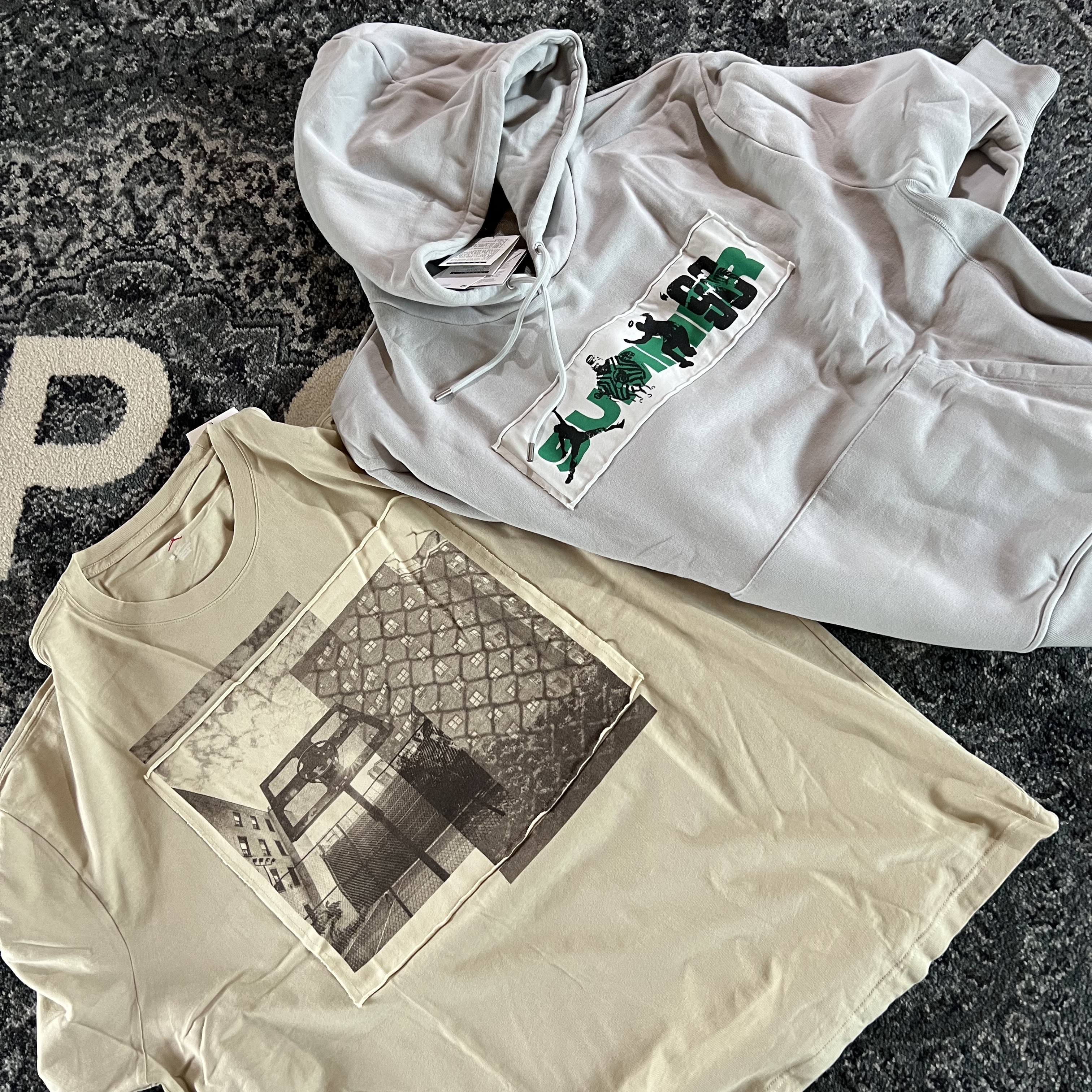 Jordan x Bephies Beauty Supply x Union T-Shirt Rattan (FD4246-206), Jordan x Bephies Beauty Supply x Union Fleece Hoodie Grey Fog (FD4244-097) 착용 스타일