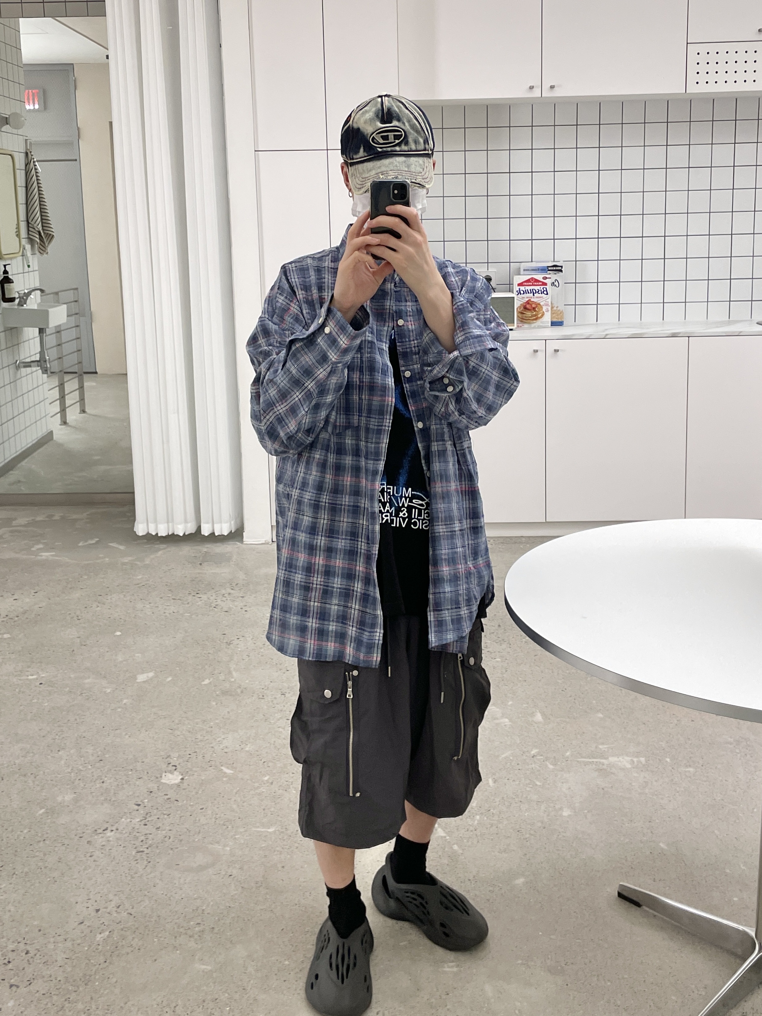 Diesel C-Seymon Treated Denim Baseball Cap Blue White, Adidas Yeezy Foam RNNR Onyx 착용 스타일