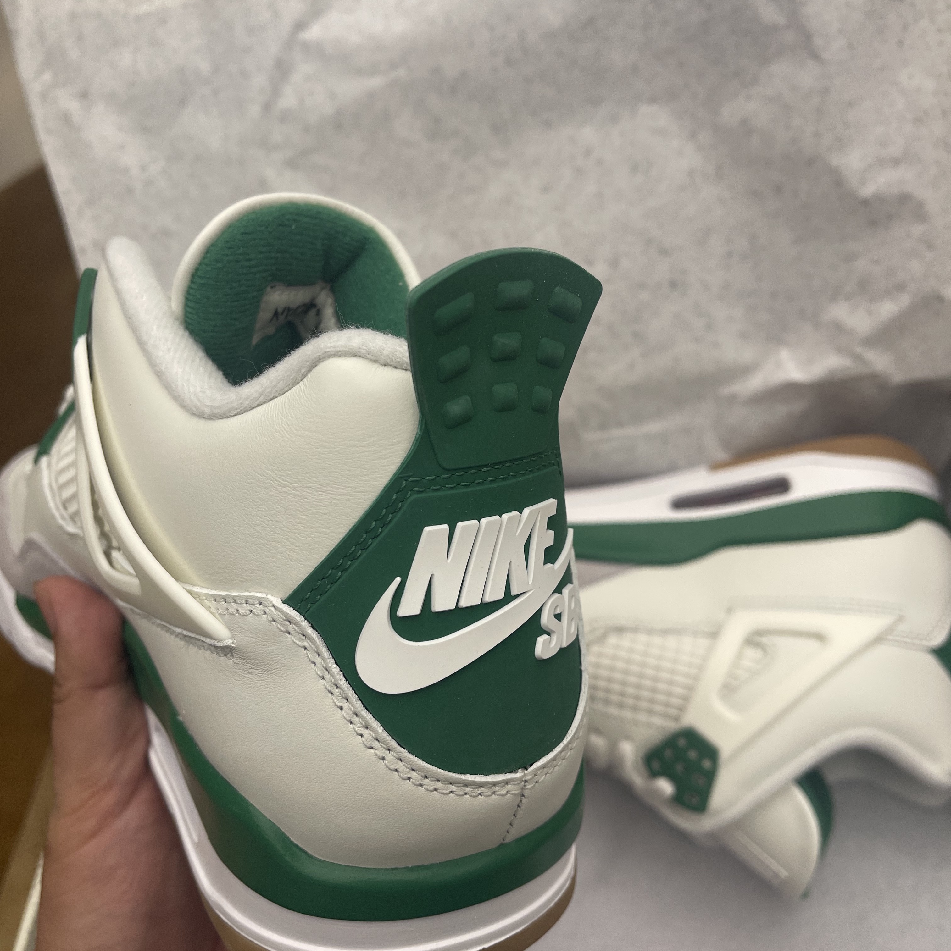 Jordan 4 x Nike SB Retro SP Pine Green 착용 스타일 - 2