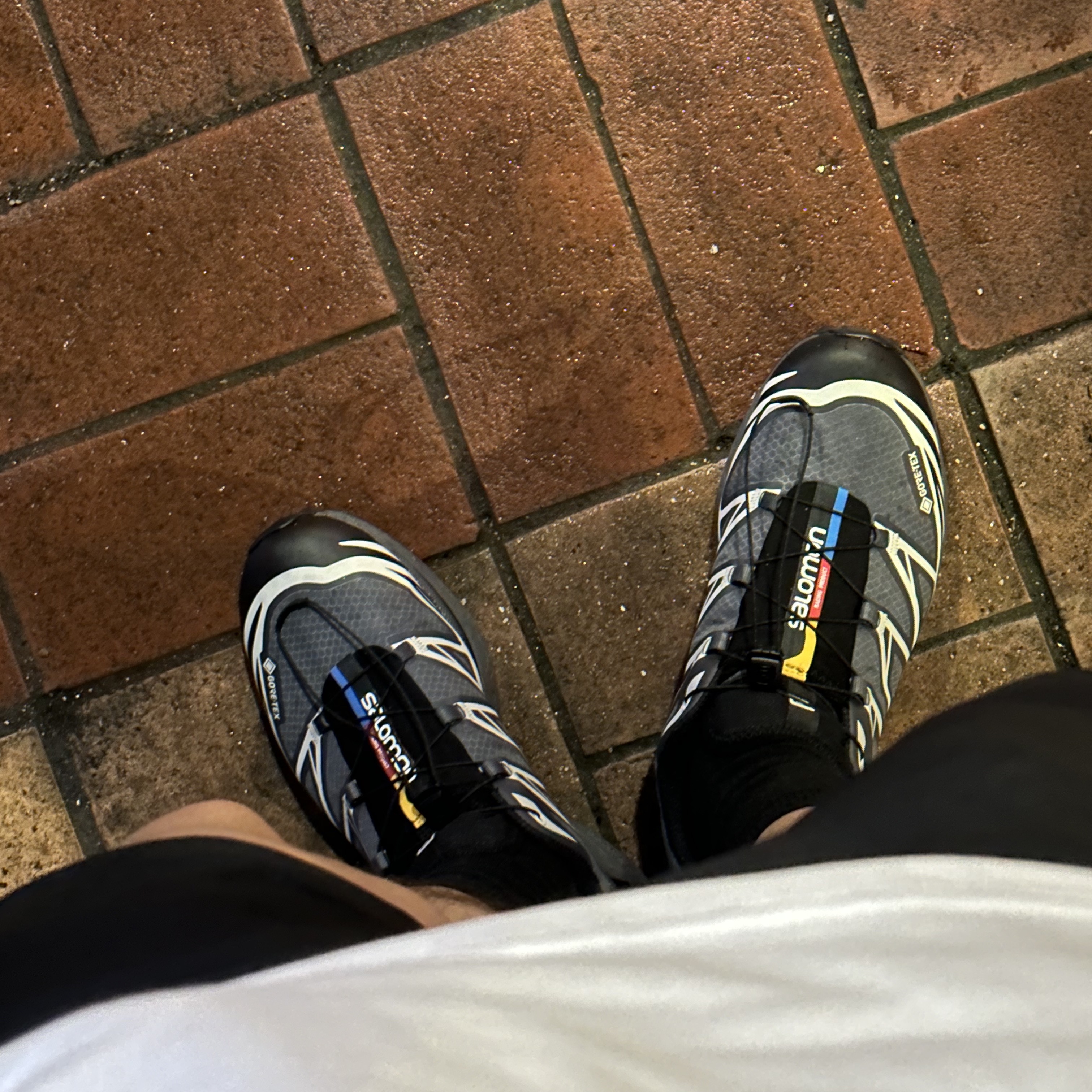 Salomon XT-6 Gore-Tex Black Ebony 착용 스타일