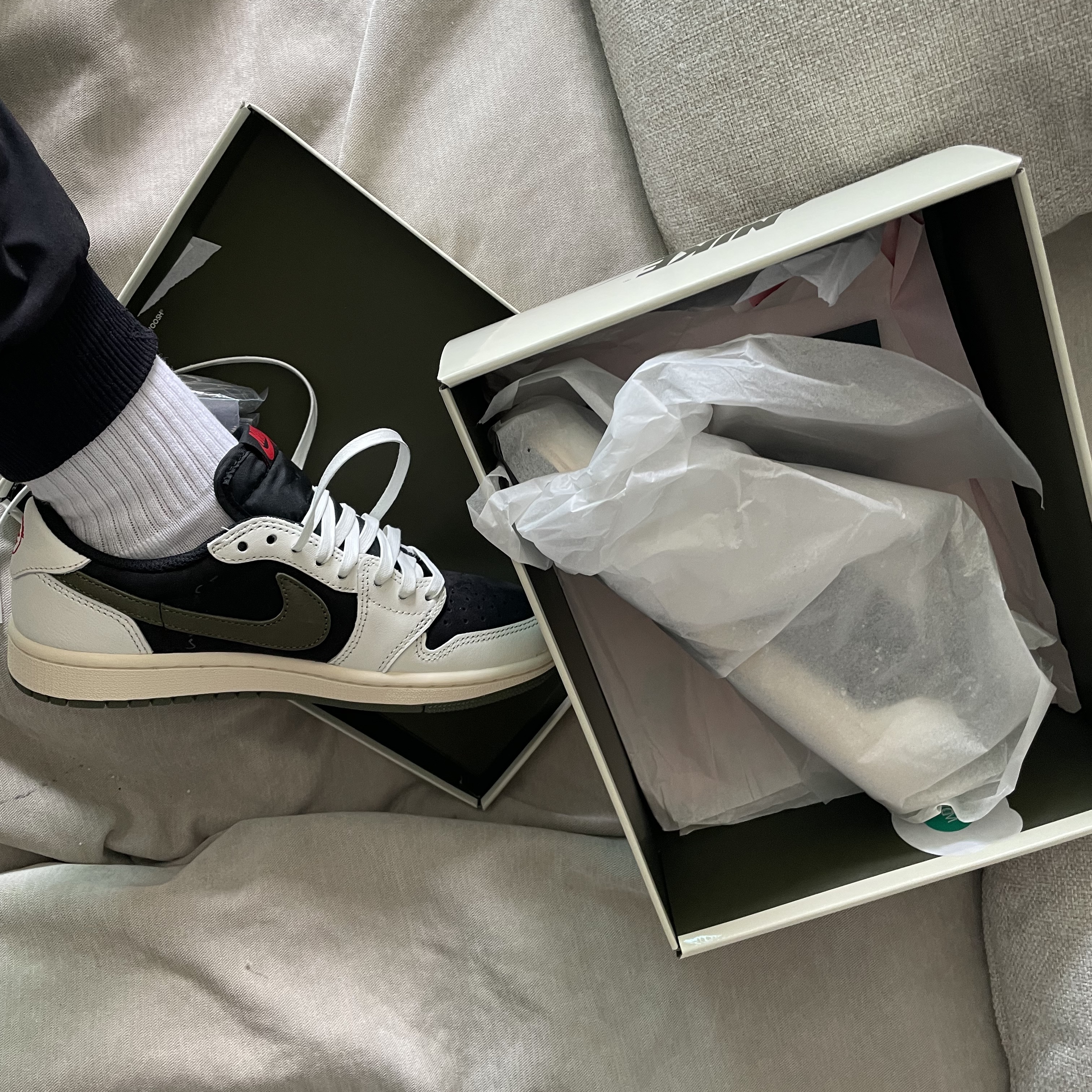 (W) Jordan 1 x Travis Scott Retro Low OG SP Medium Olive 착용 스타일