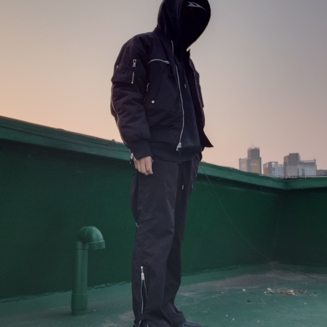 Grailz Multi Zipper Bomber Jacket Black, Asics x Andersson Bell HN2-S Protoblast Black 착용 스타일 - 1