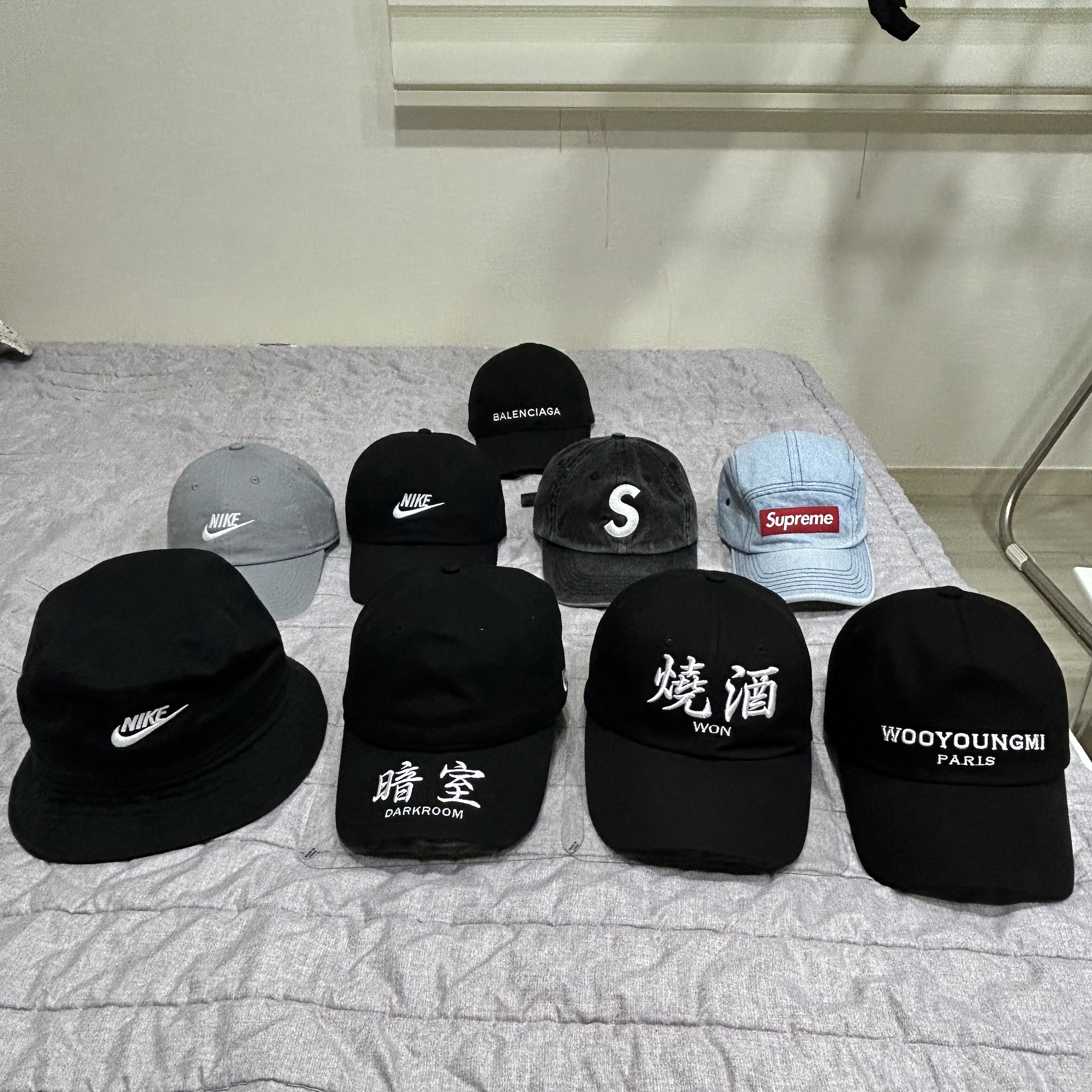 Supreme Denim Camp Cap Washed Blue - 22FW, Nike Heritage 86 Futura Washed Cap Black White 착용 스타일