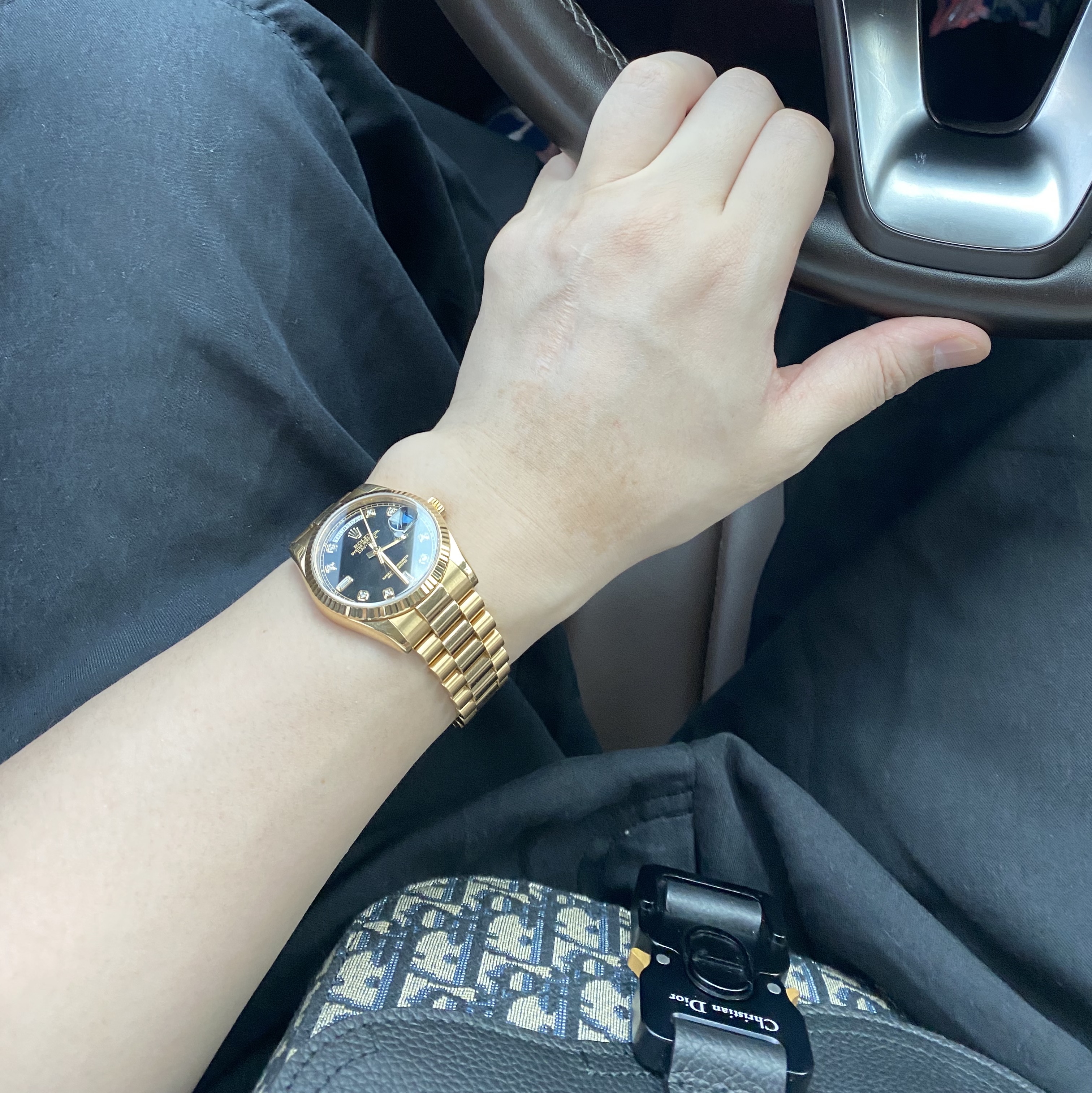 Rolex Day-Date 36mm 128238 Green Ombre Diamond-Set President, Balenciaga Runner Sneakers Blue White 착용 스타일 - 4