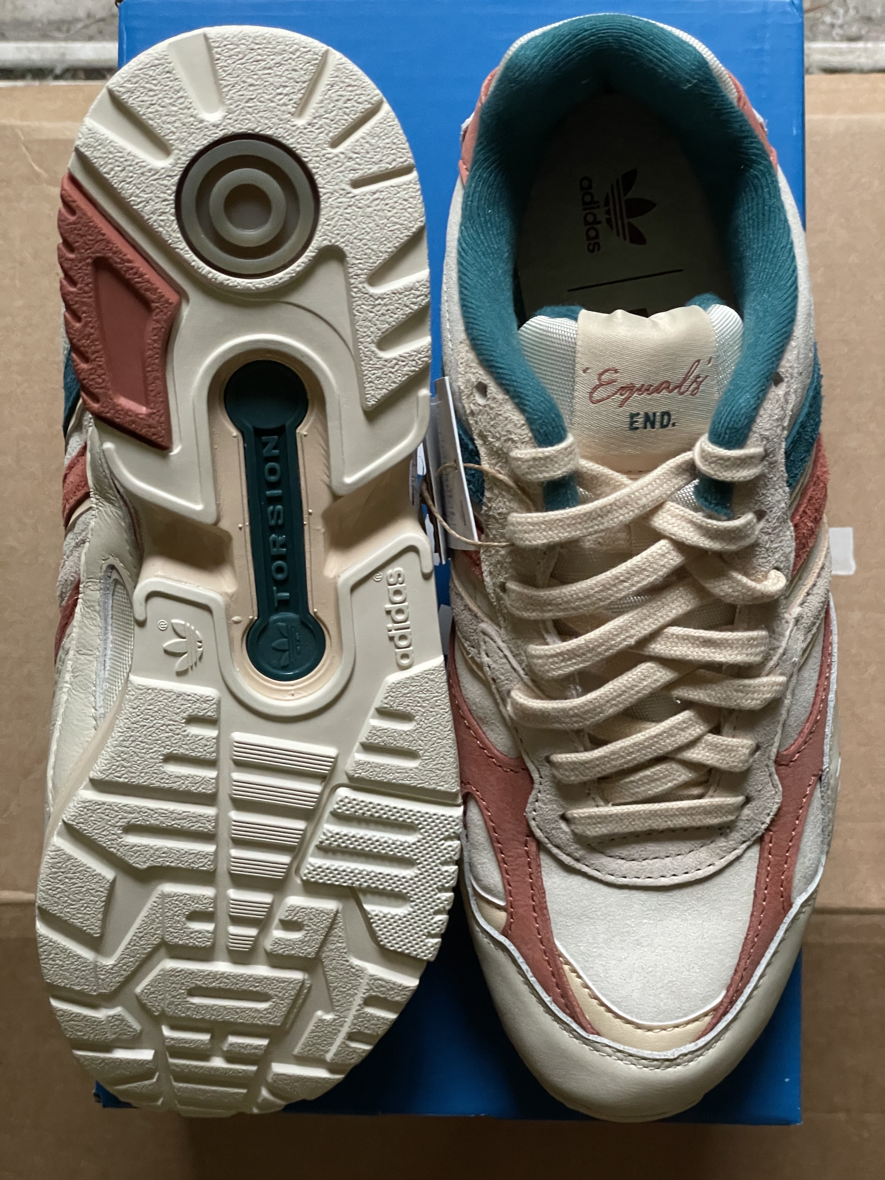 Adidas x END. Torsion Super Equals Legend Earth Bold Green 착용 스타일 - 2