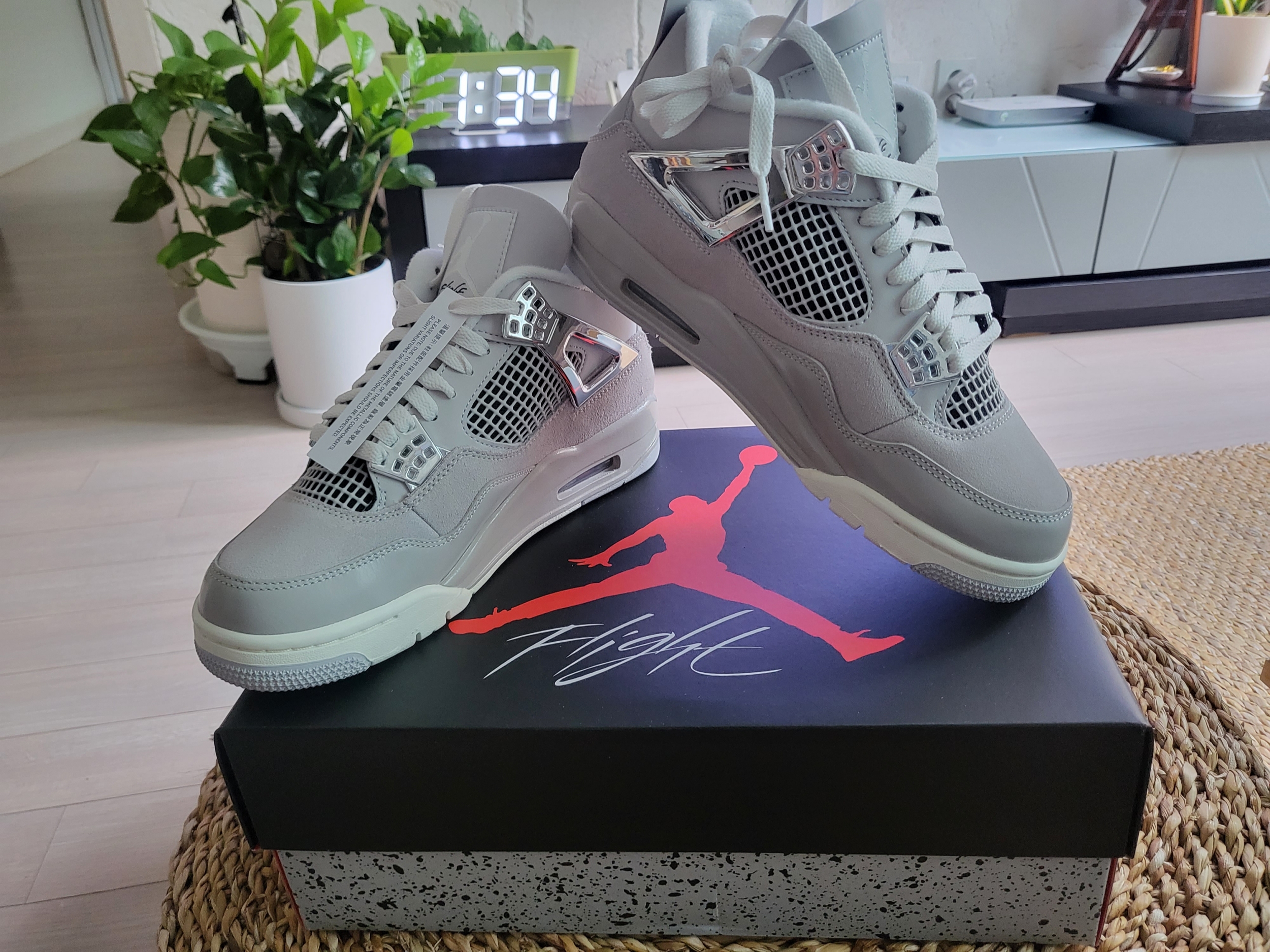 (W) Jordan 4 Retro Frozen Moments 착용 스타일 - 2