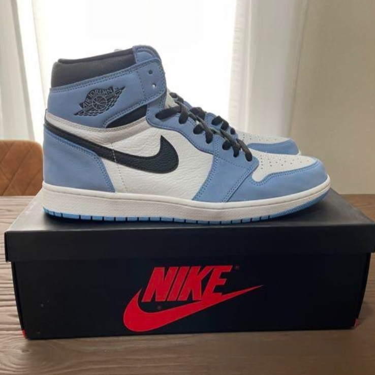 Jordan 1 Retro High OG University Blue 착용 스타일