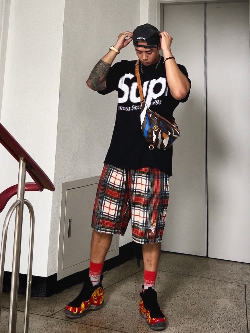 Supreme Pigment Canvas S Logo 6-Panel Black - 23SS, Supreme Intarsia Spellout S/S Top Black - 21SS 착용 스타일 - 3