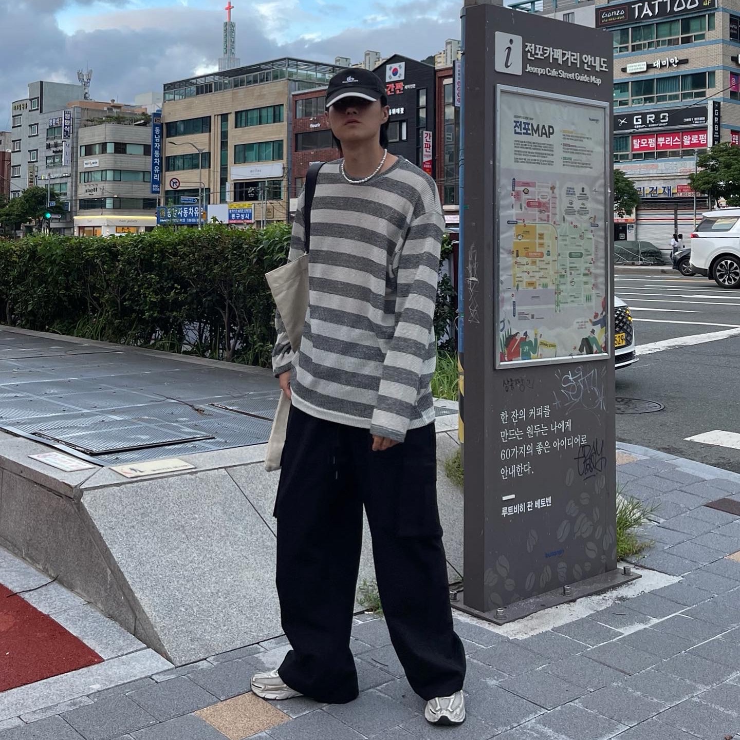 Nike x A-Cold-Wall Zoom Vomero 5 Sail, Jil Sander Book Tote Bag Beige 착용 스타일 - 1