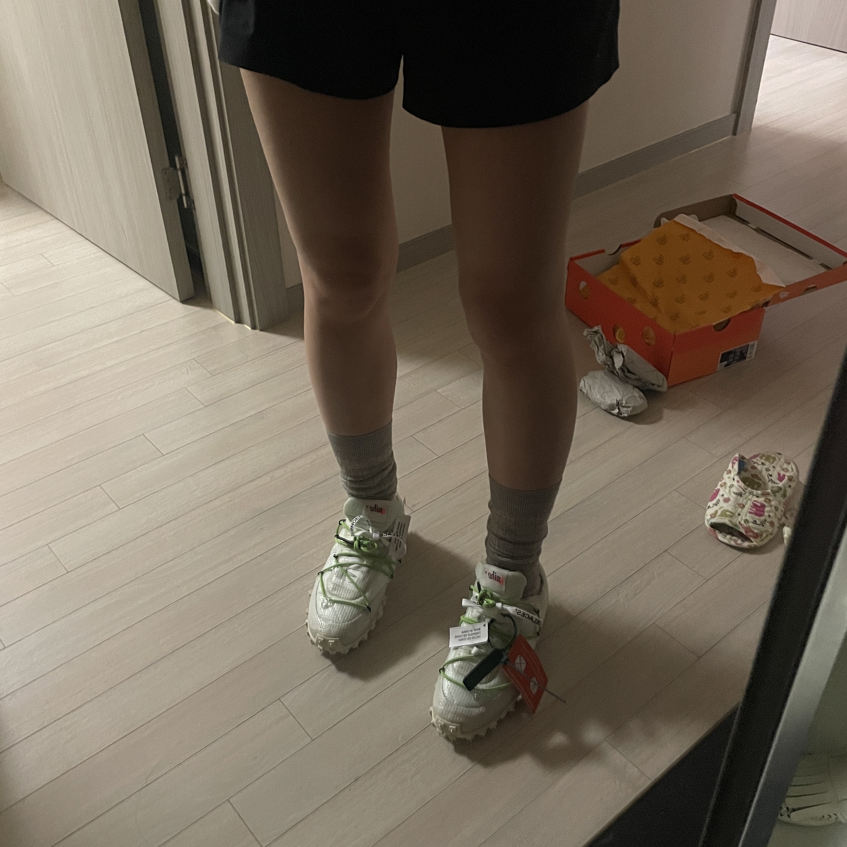 (W) Nike x Off-White Waffle Racer White 착용 스타일