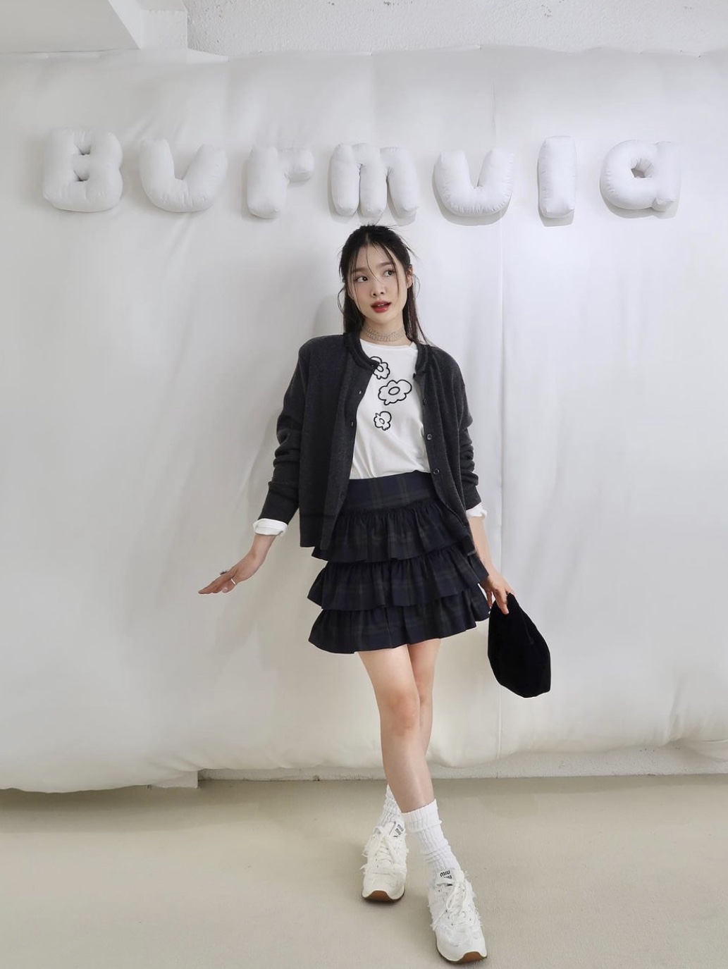 (W) New Balance x Miu Miu 574 Denim White 착용 스타일