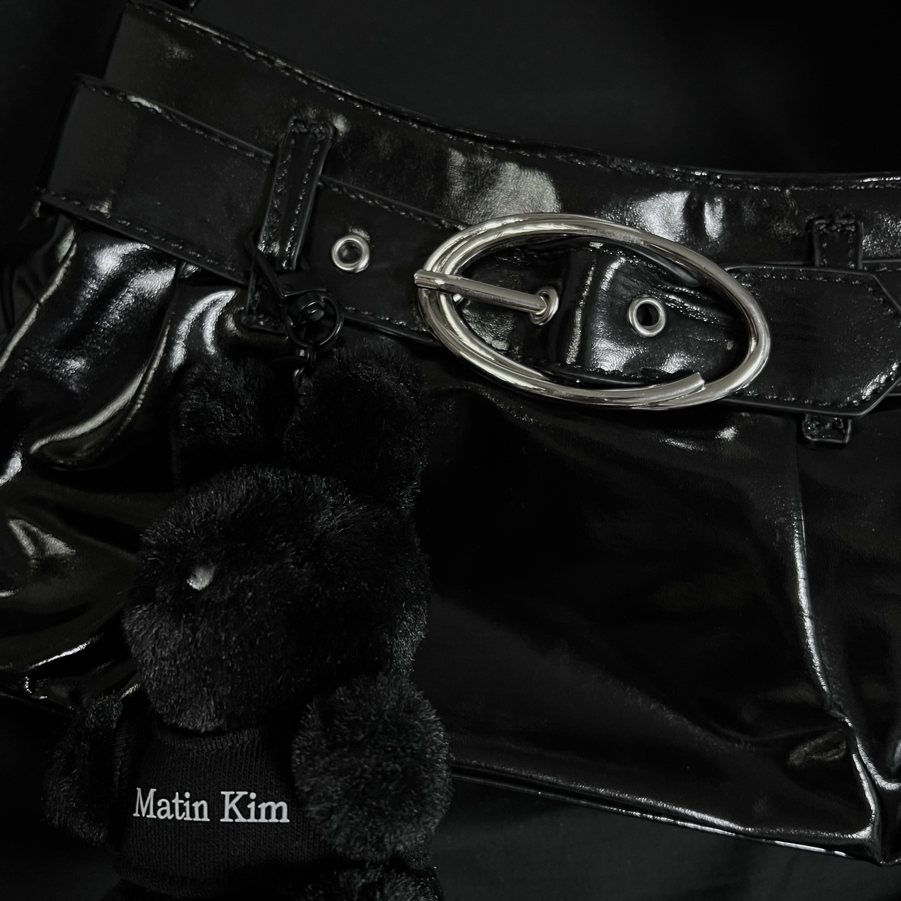Matin Kim Black Bunny Toy Keyring Black 착용 스타일