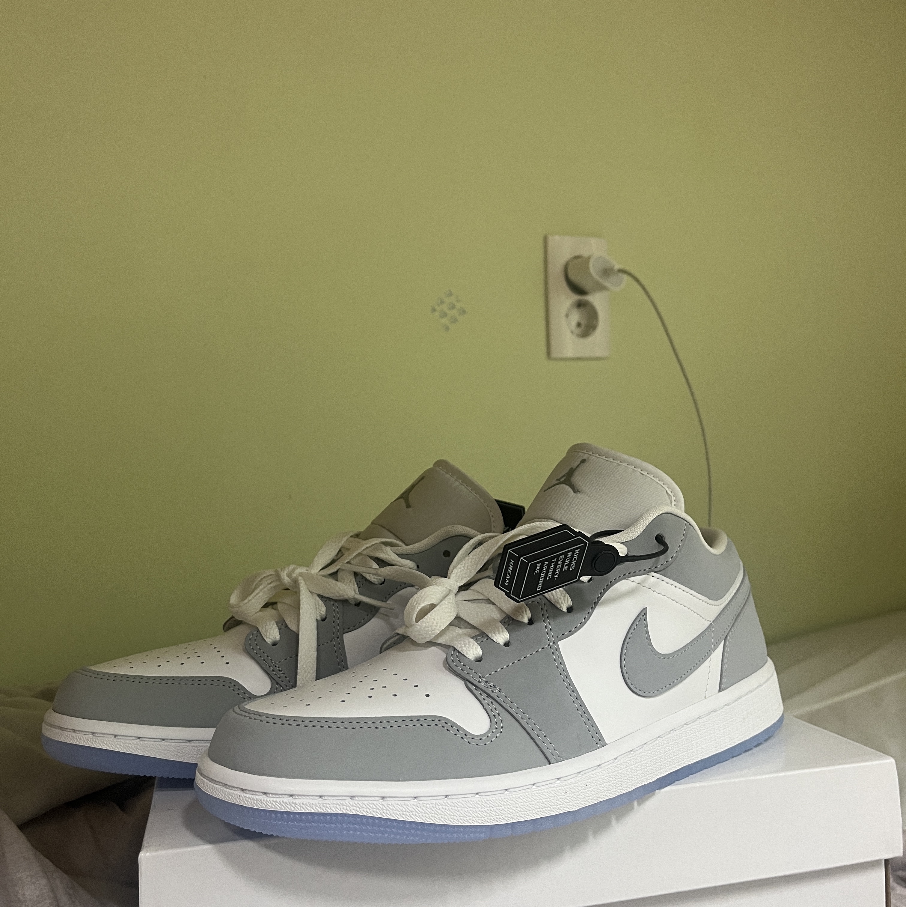 (W) Jordan 1 Low White Wolf Grey 착용 스타일