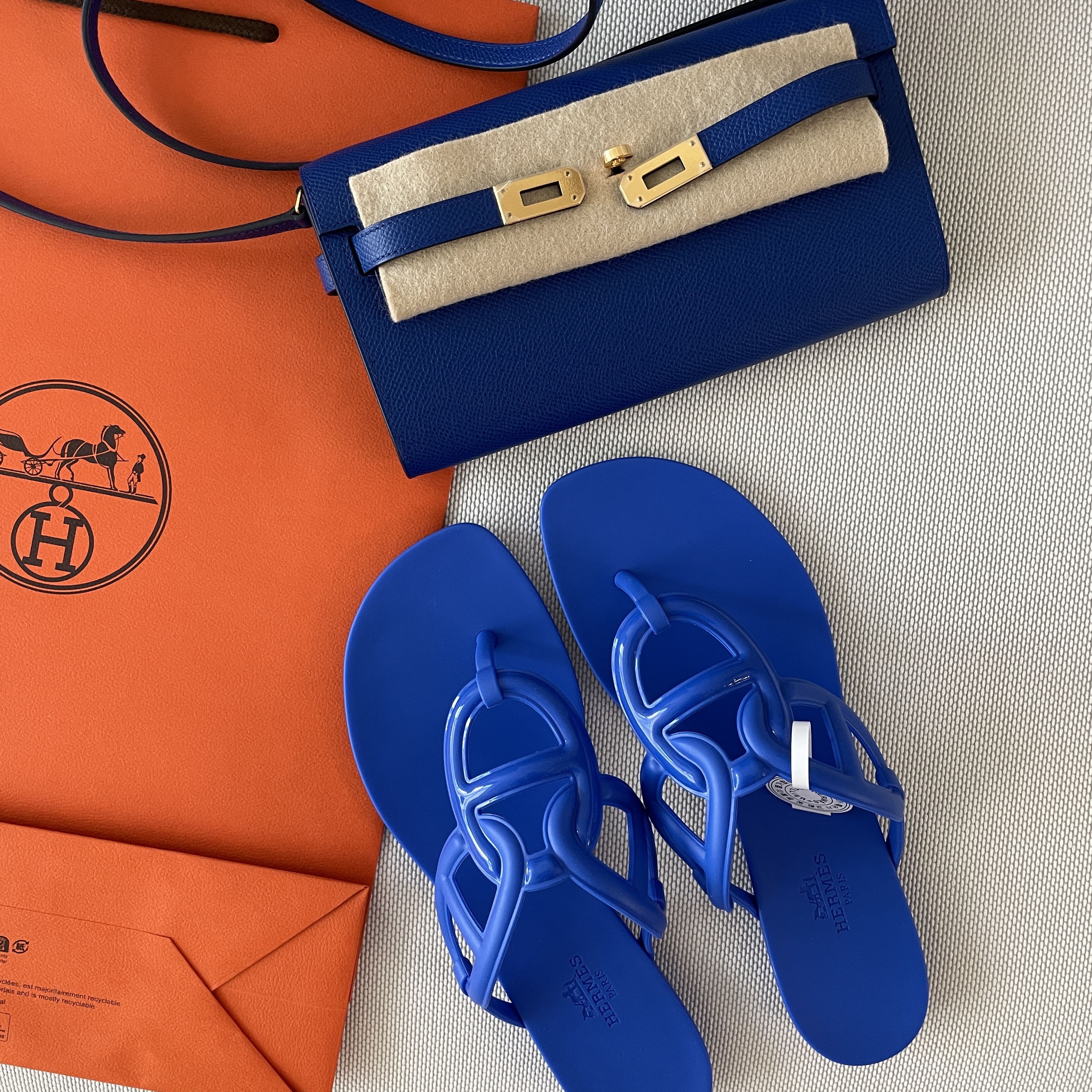 (W) Hermes Egerie Sandal Bleu Outremer 착용 스타일
