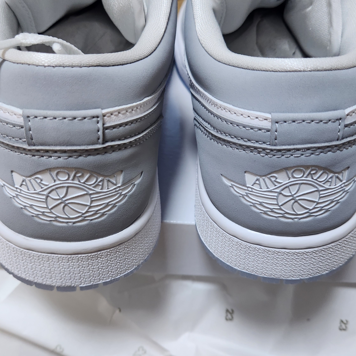 (W) Jordan 1 Low White Wolf Grey 착용 스타일 - 3