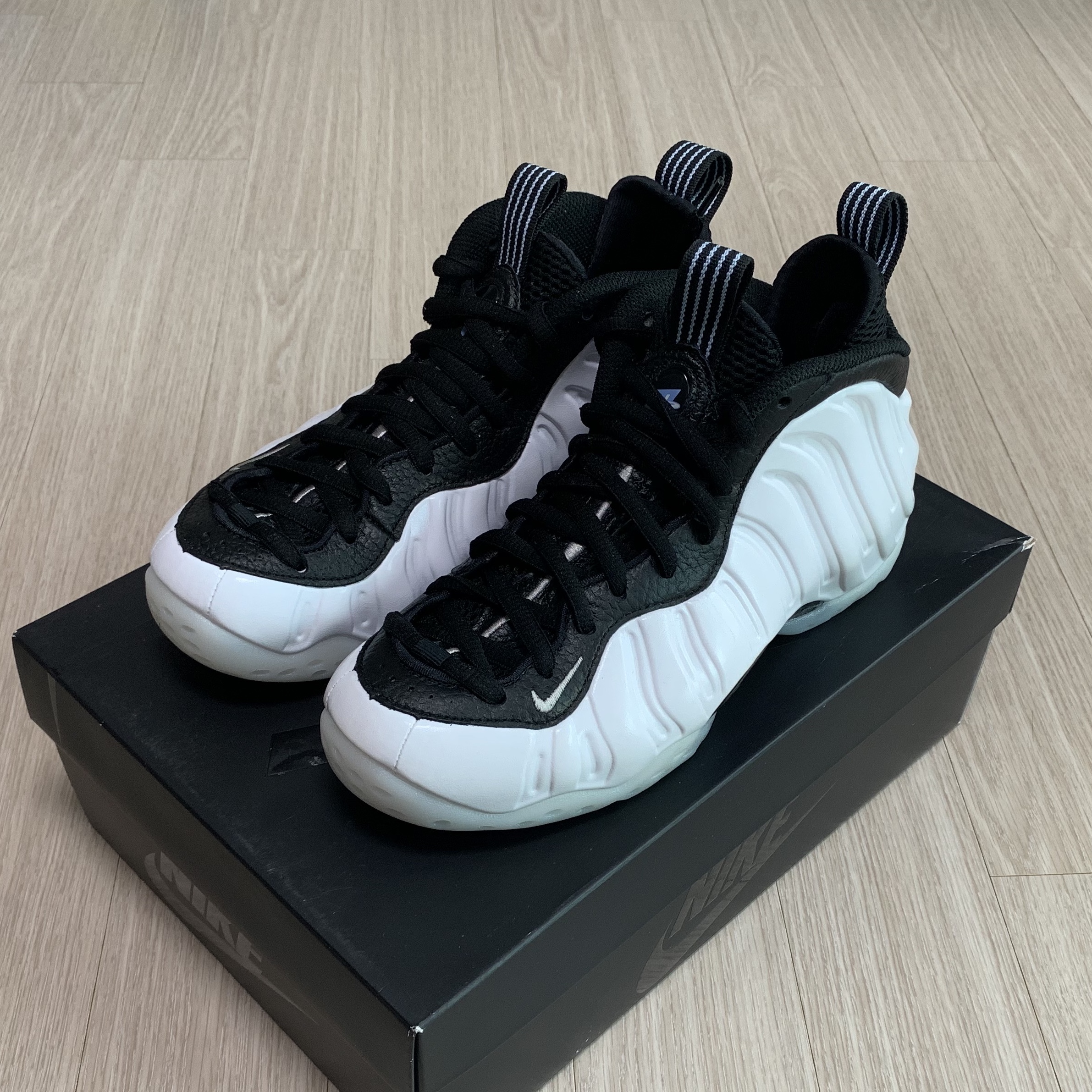Nike Air Foamposite One White and Black 착용 스타일 - 1
