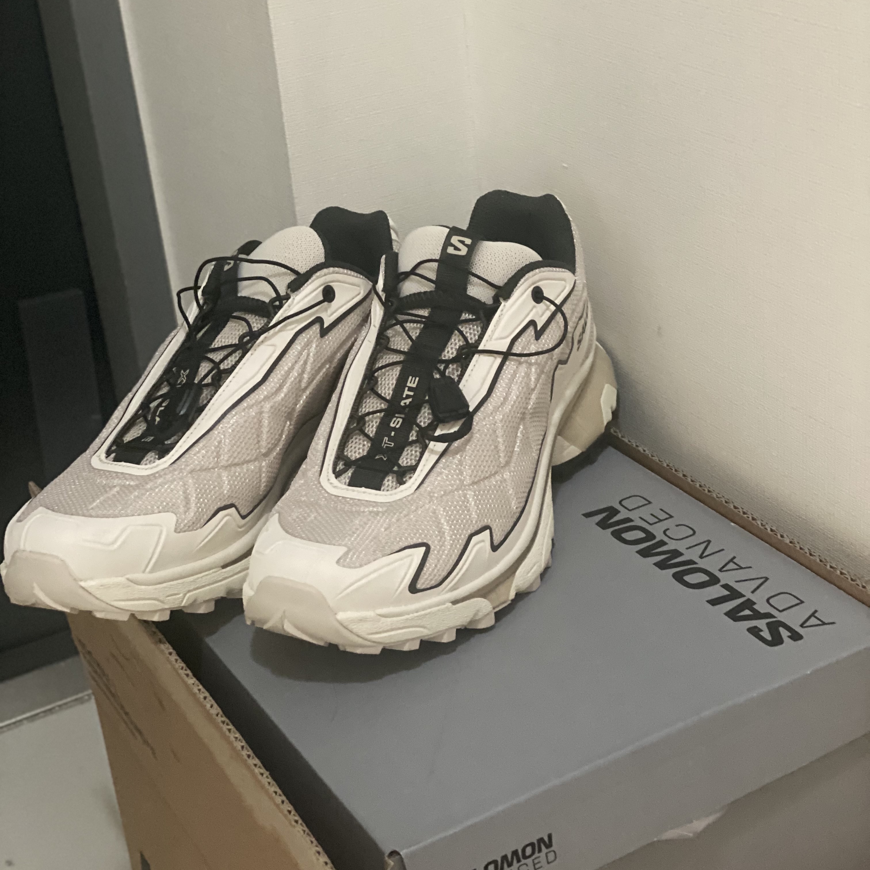 Salomon XT-Slate ADV Vanila Rainy Day 착용 스타일 - 1