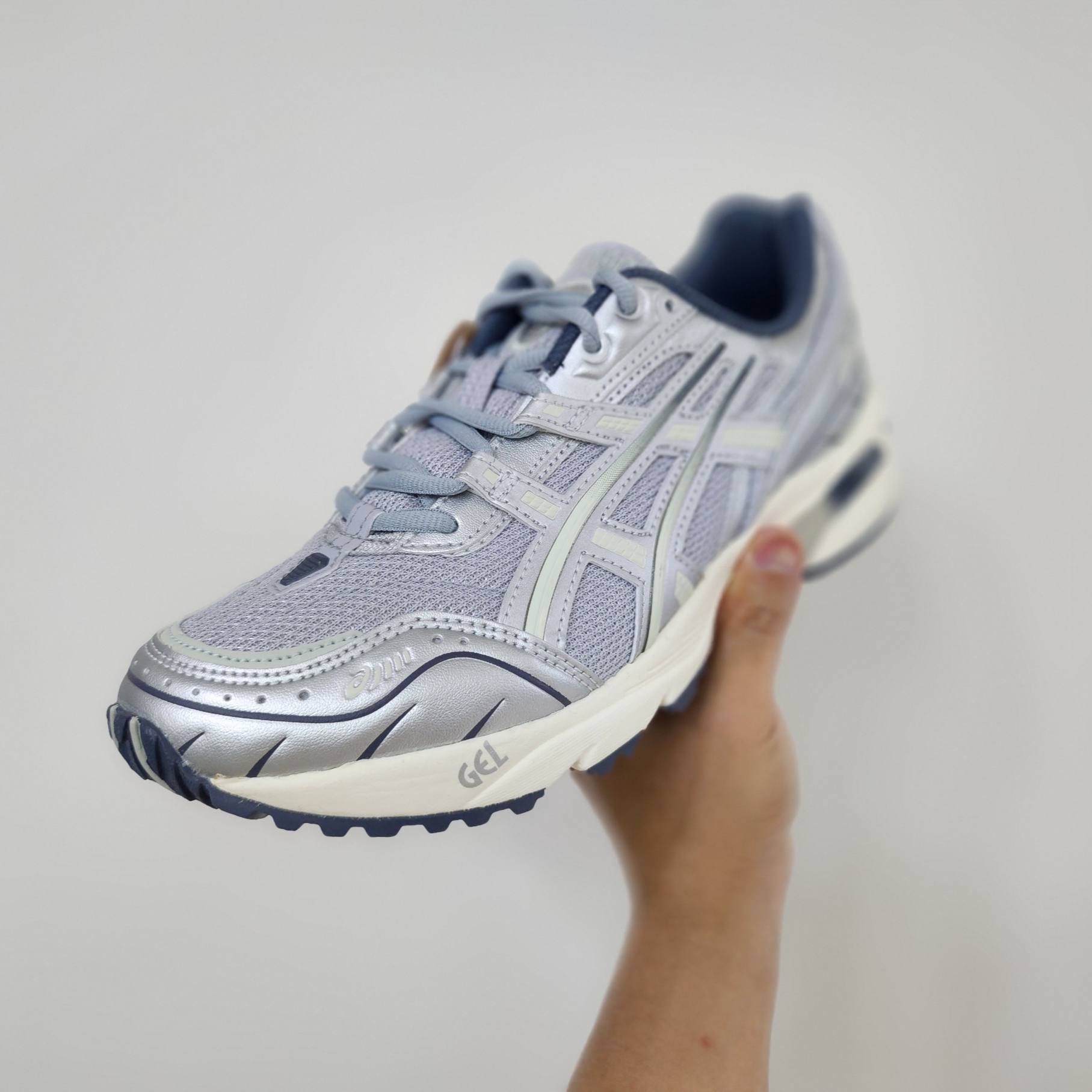 Asics Gel-1090 Piedmont Grey 착용 스타일 - 1