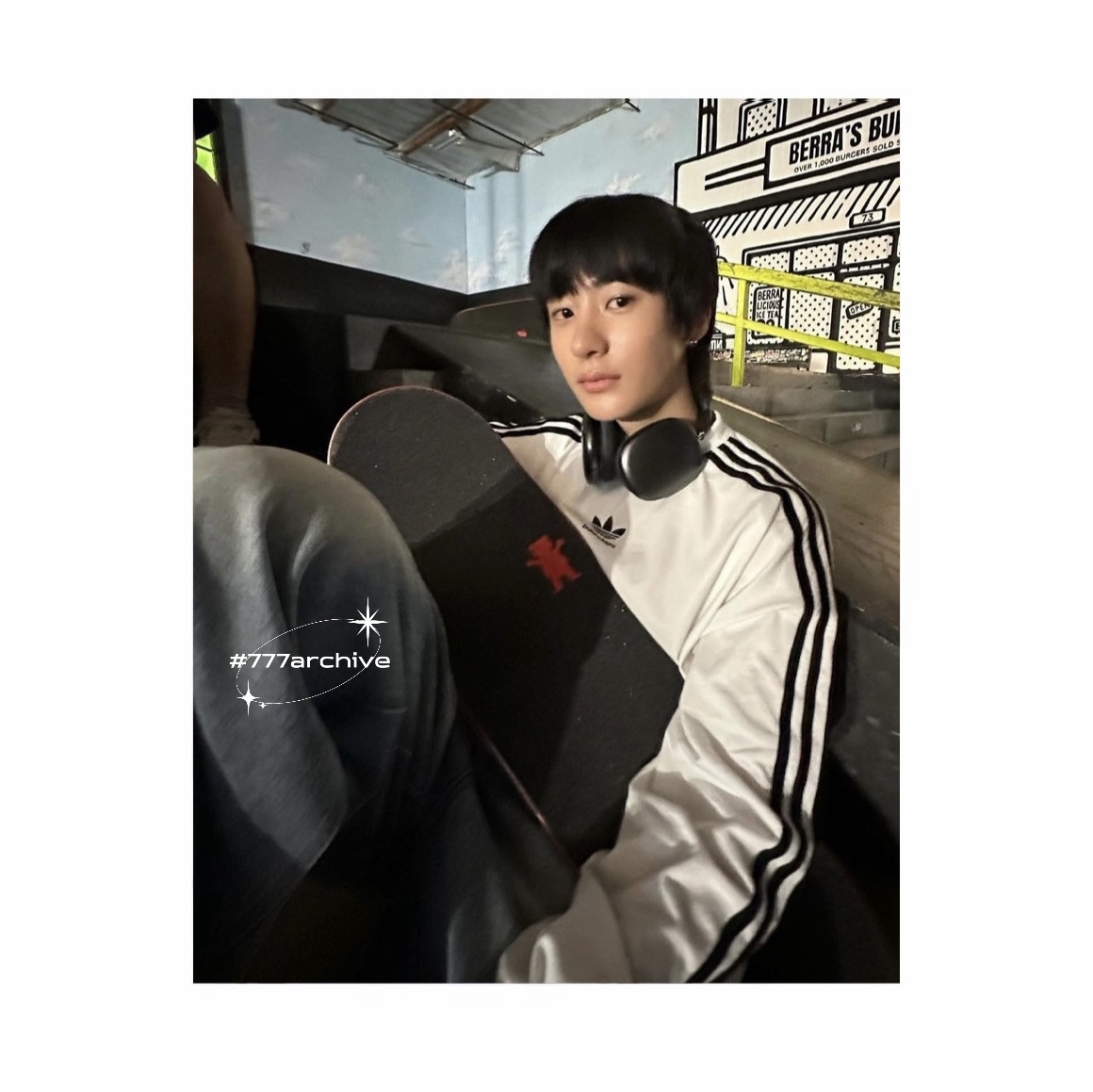 Balenciaga x Adidas Oversized Long Sleeve T-Shirt White, Apple AirPods Max Lightning Space Gray (Korean Ver.) 착용 스타일 - 2