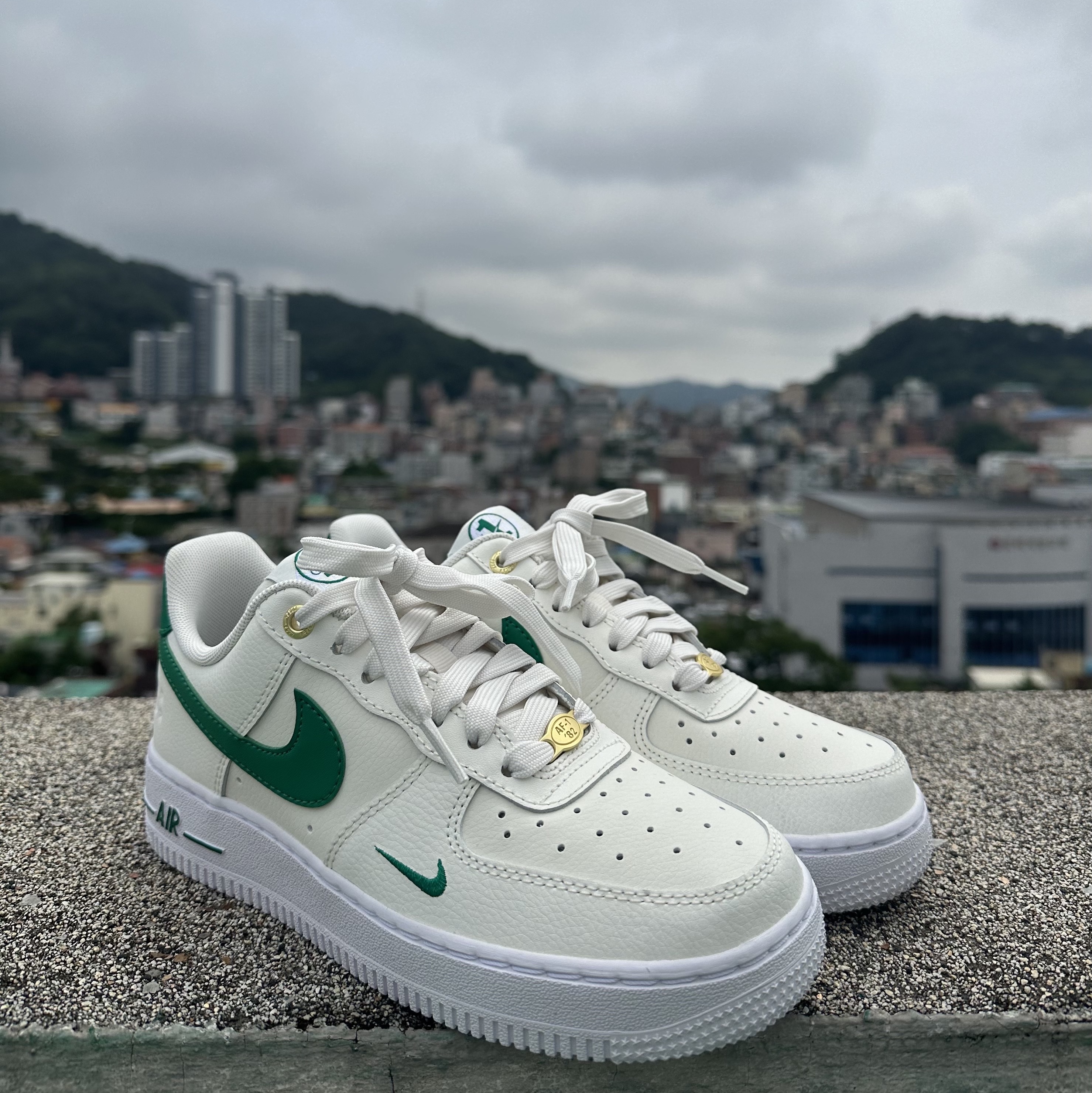 (W) Nike Air Force 1 '07 SE 40th Anniversary Join Forces Sail Malachite 착용 스타일 - 1