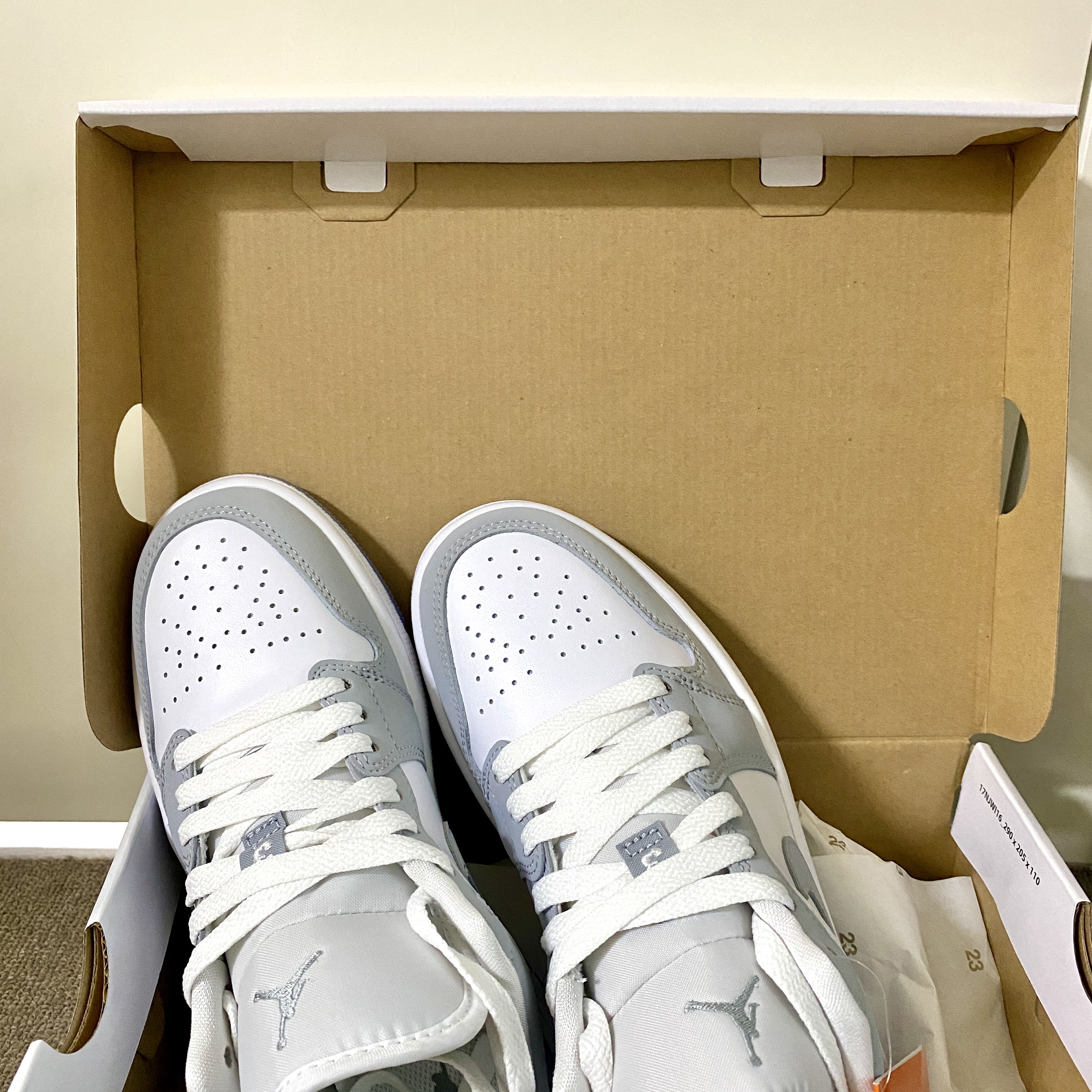 (W) Jordan 1 Low White Wolf Grey 착용 스타일 - 1