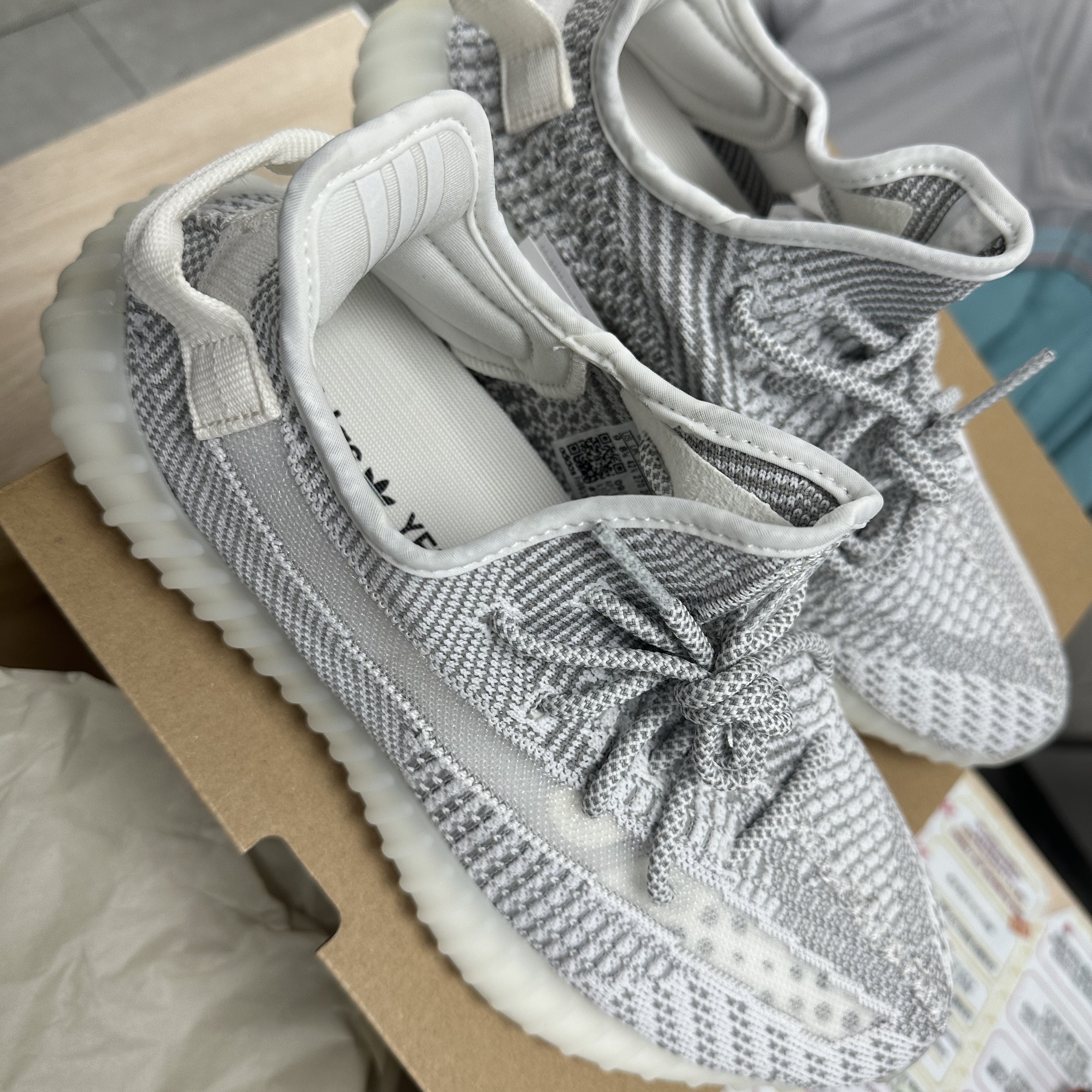 Adidas Yeezy Boost 350 V2 Static 2023 착용 스타일