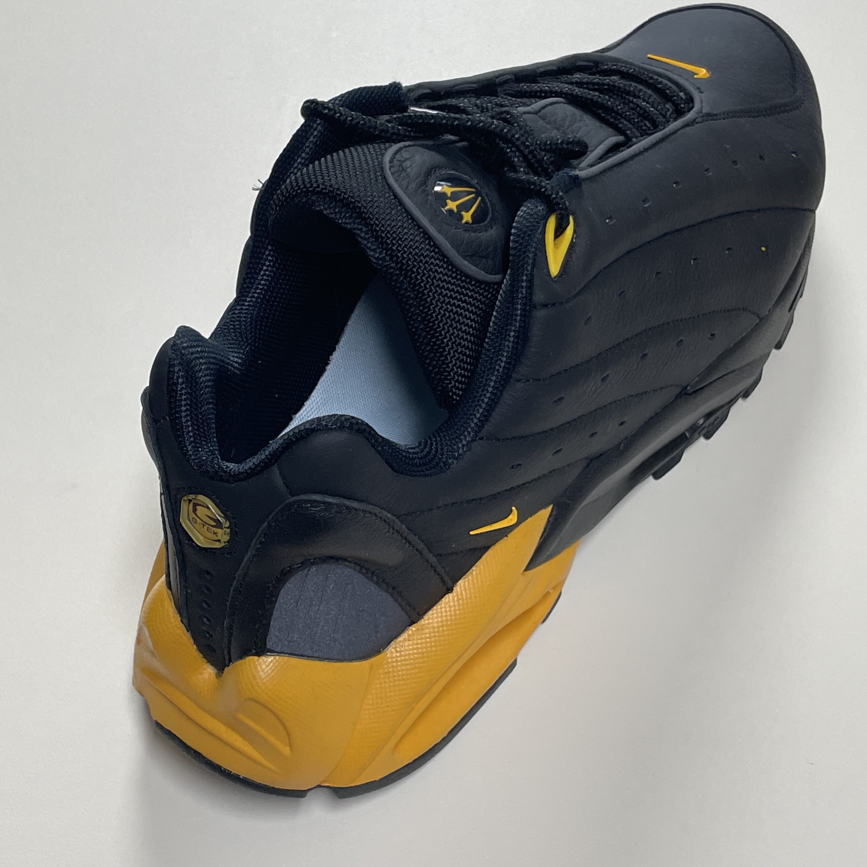 Nike x Drake Nocta Hot Step Air Terra Black and Yellow 착용 스타일 - 5