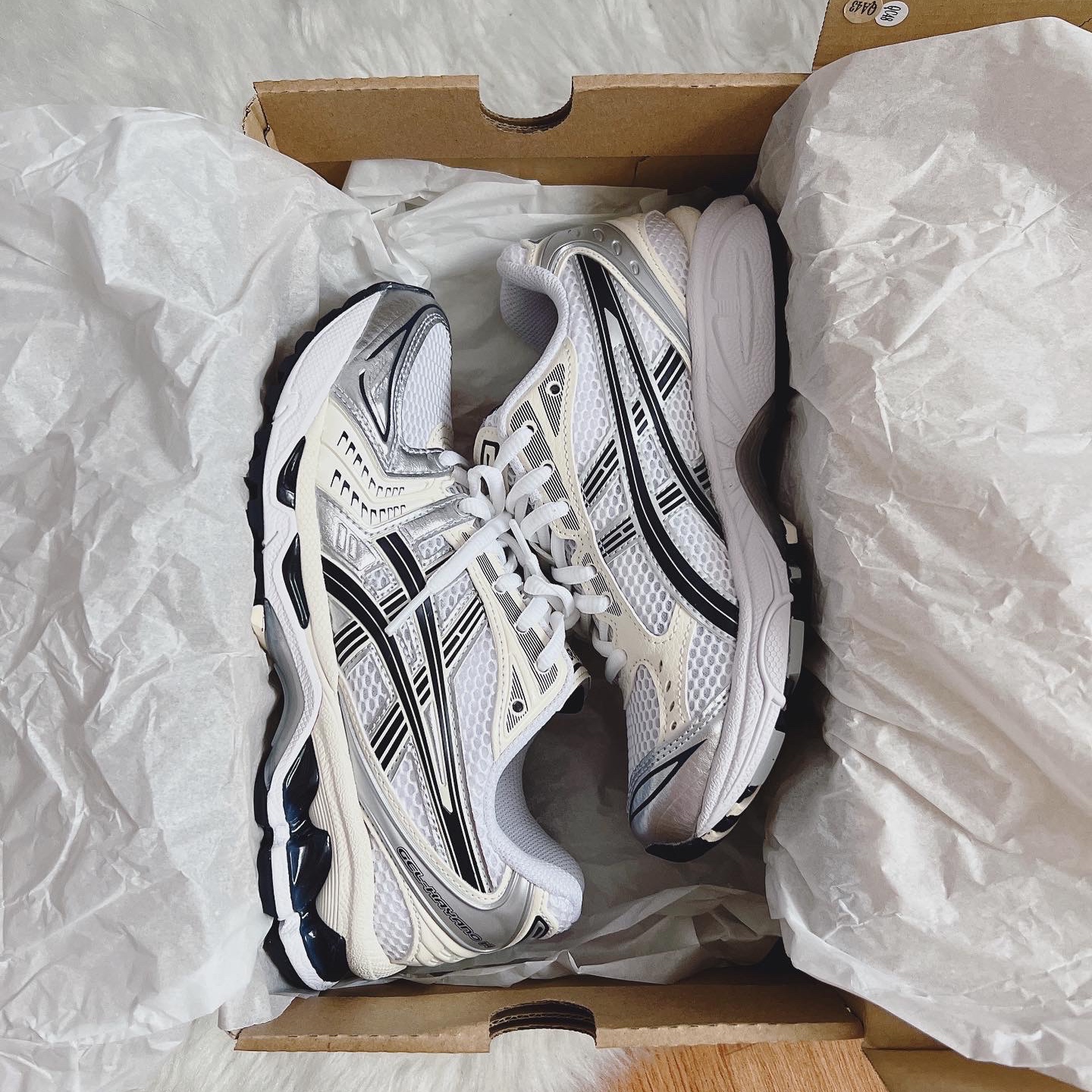 (W) Asics Gel-Kayano 14 White Midnight 착용 스타일 - 2