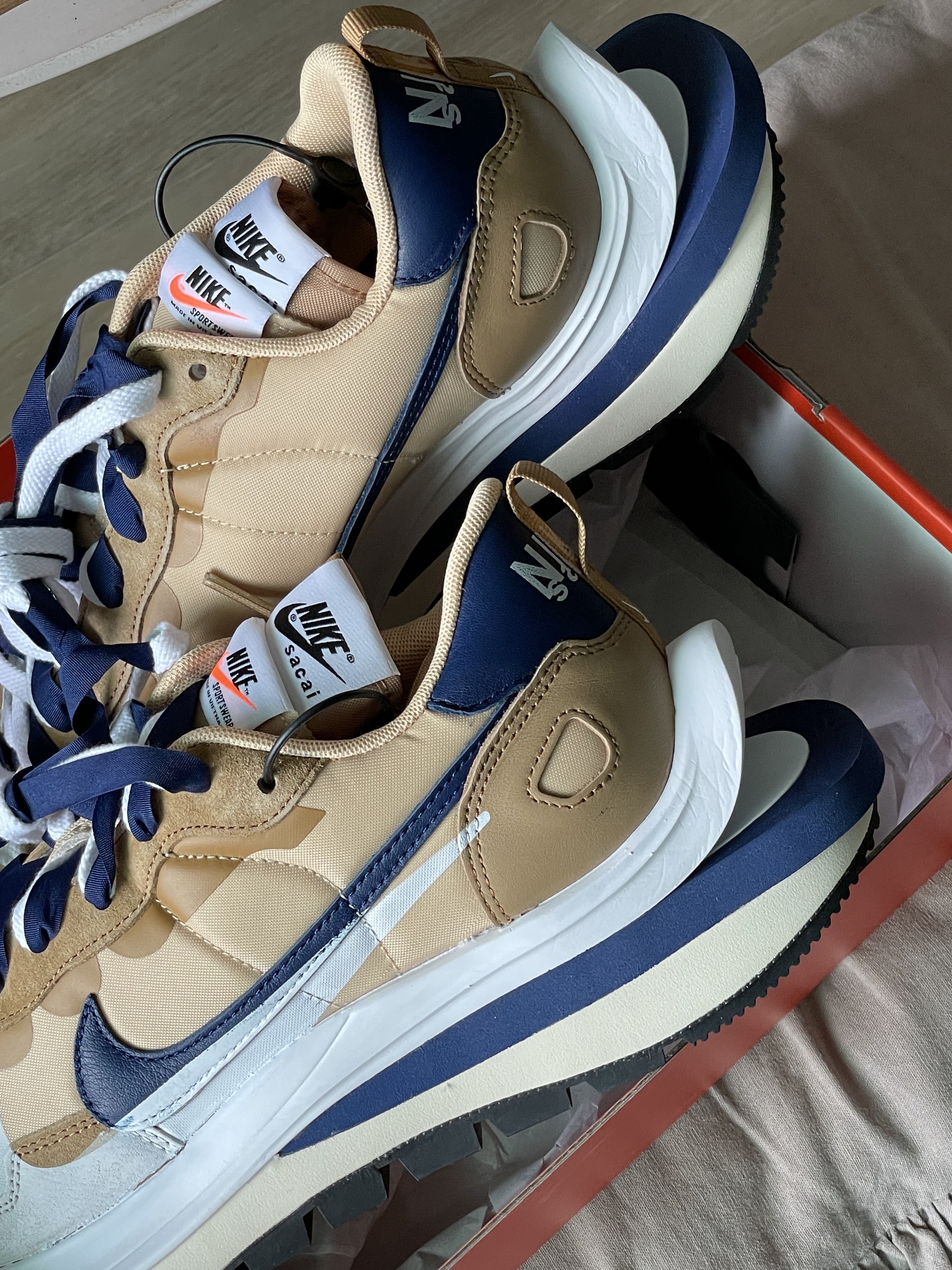 Nike x Sacai VaporWaffle Sesame and Blue Void 착용 스타일 - 1