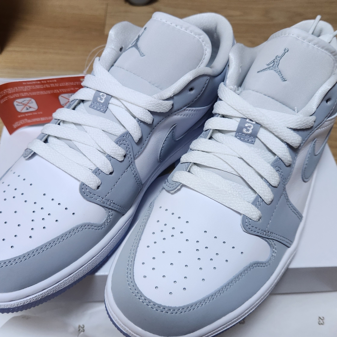 (W) Jordan 1 Low White Wolf Grey 착용 스타일 - 1