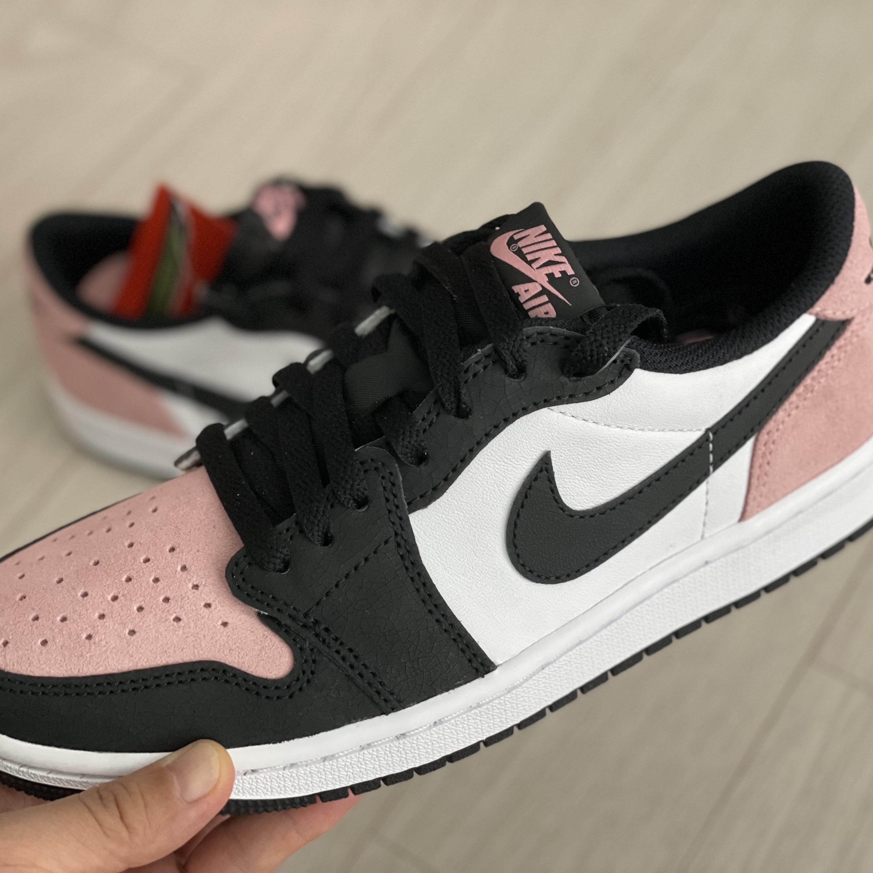 Jordan 1 Retro Low OG Bleached Coral 착용 스타일