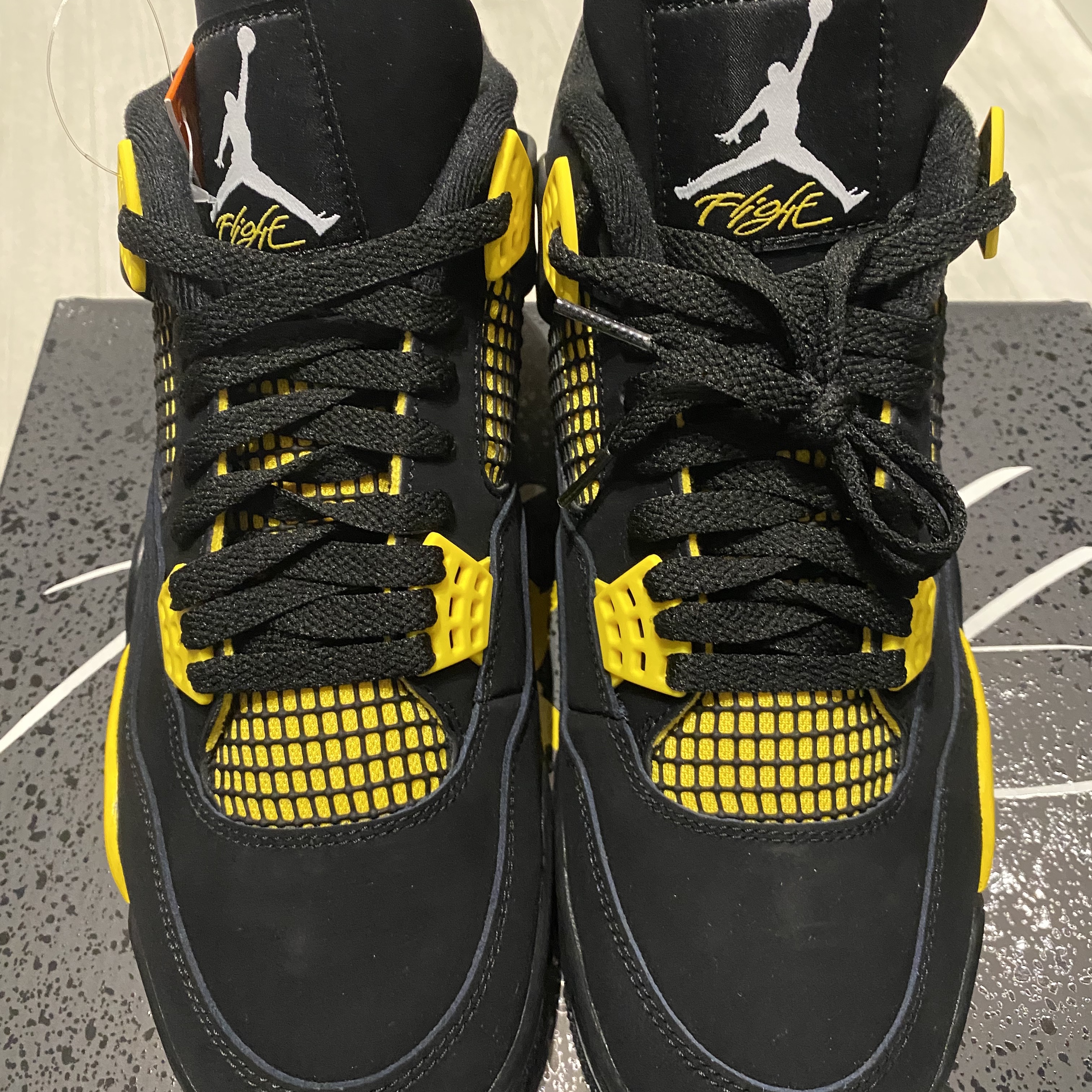 Jordan 4 Retro Thunder 2023 착용 스타일
