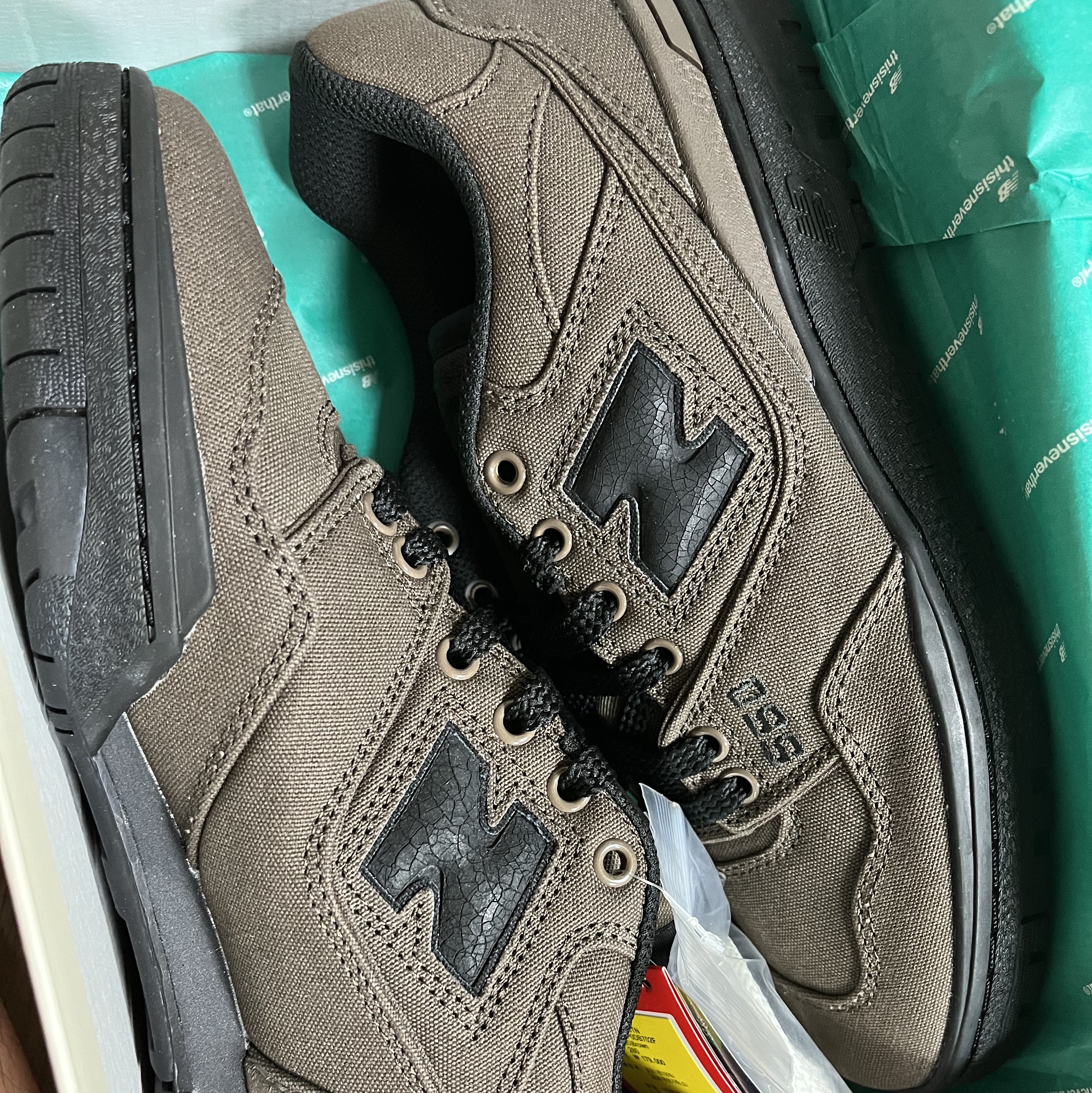 New Balance x Thisisneverthat 550 Brown Black 착용 스타일
