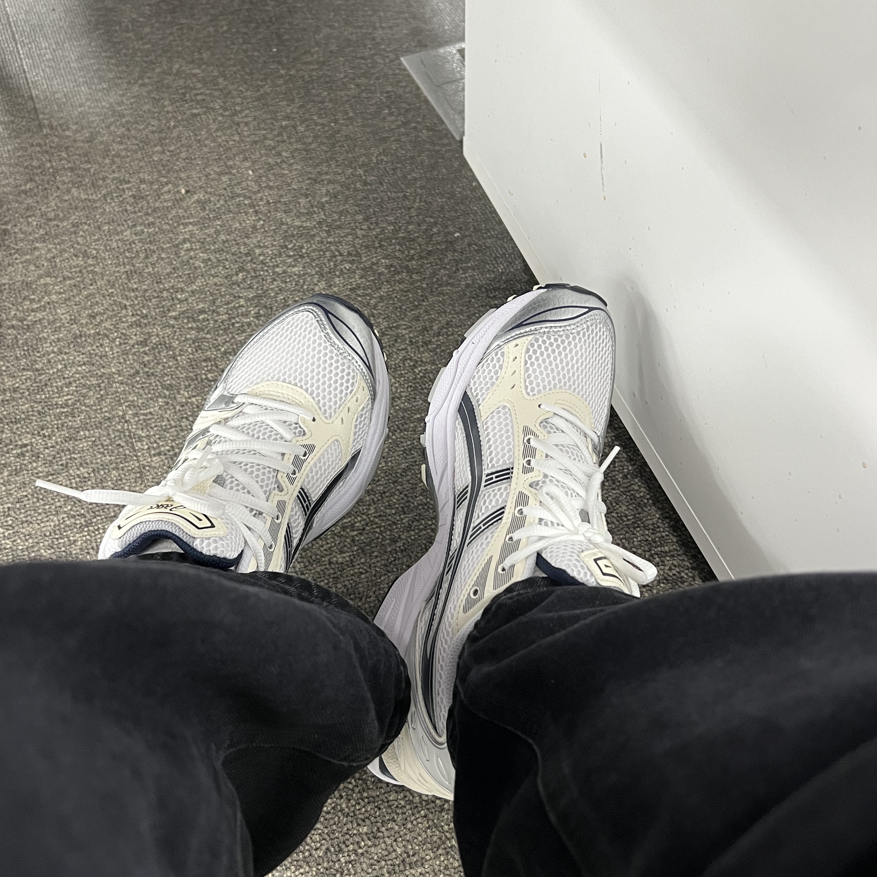 (W) Asics Gel-Kayano 14 White Midnight 착용 스타일