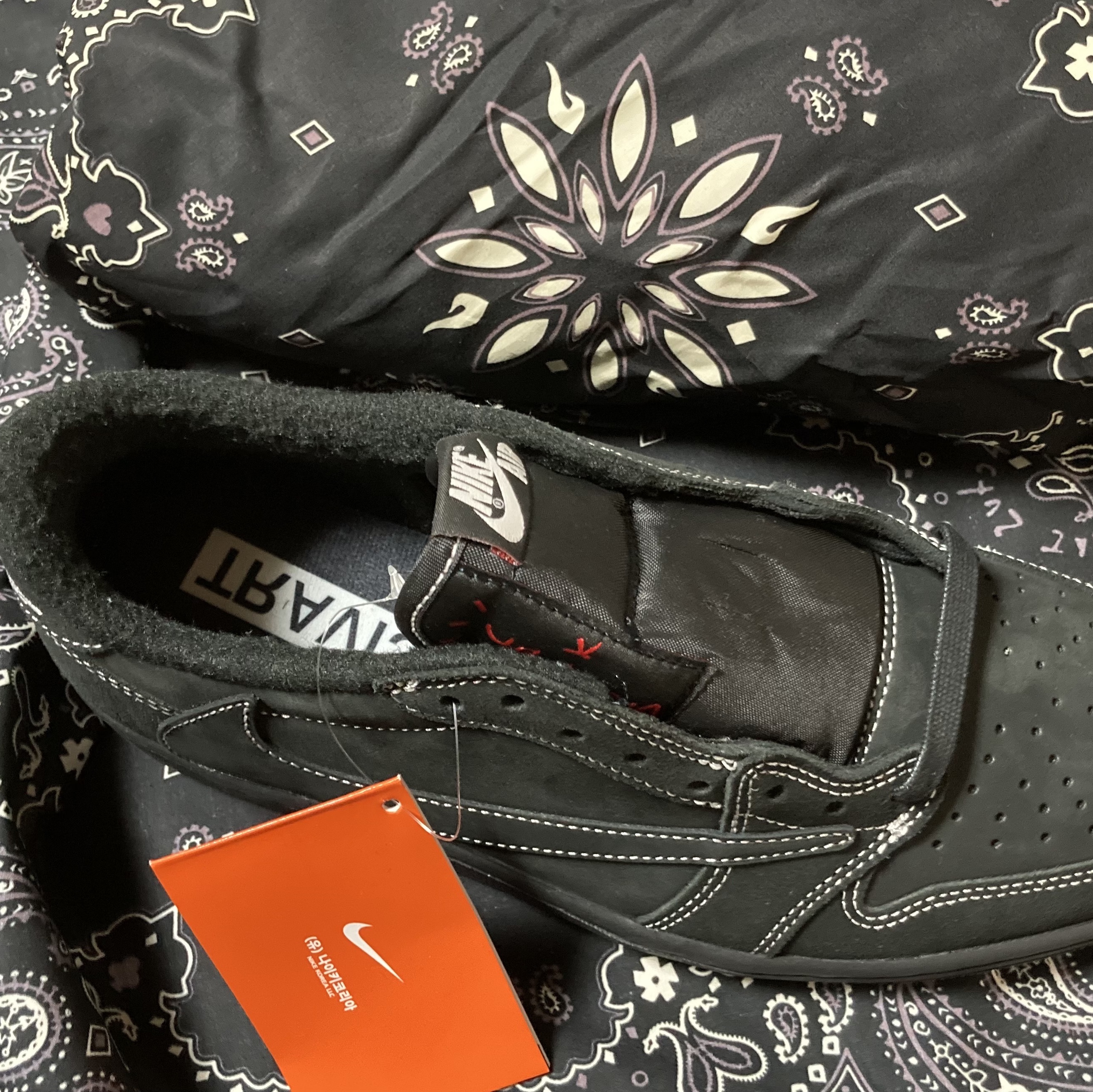 Jordan 1 x Travis Scott Retro Low OG SP Black Phantom 착용 스타일