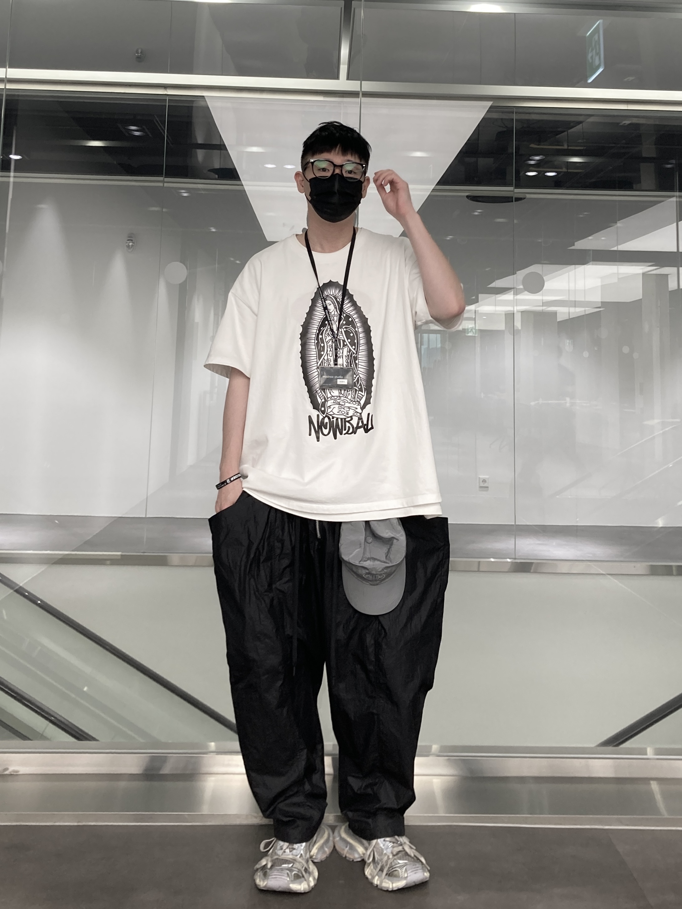 Balenciaga 3XL Sneakers Light Beige 착용 스타일 - 1