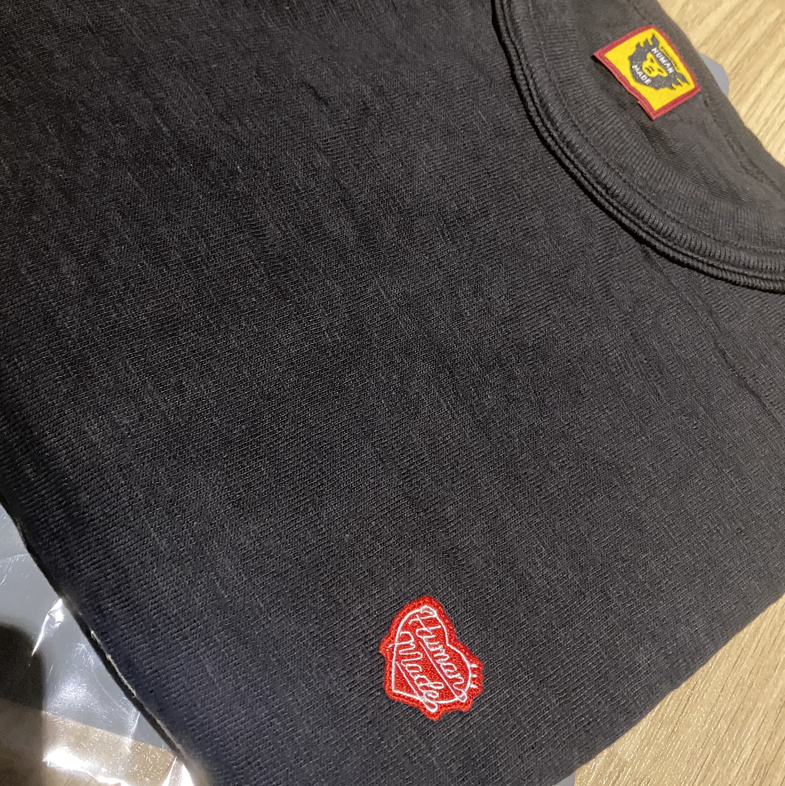 Human Made Heart Badge T-Shirt Black 착용 스타일 - 3