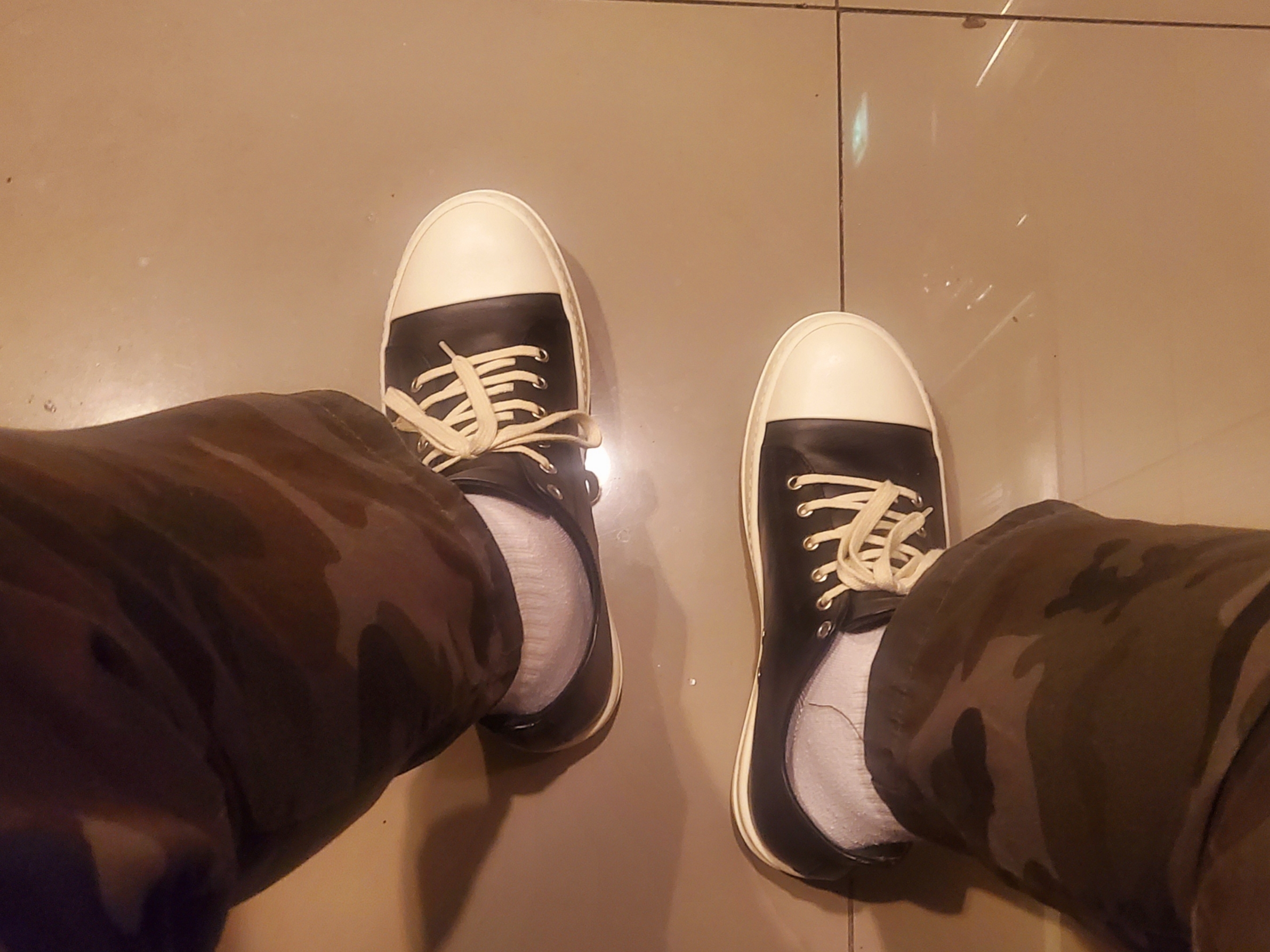 Rick Owens Full Grain Calf Leather Strobe Low Sneakers Black Milk White 착용 스타일 - 2